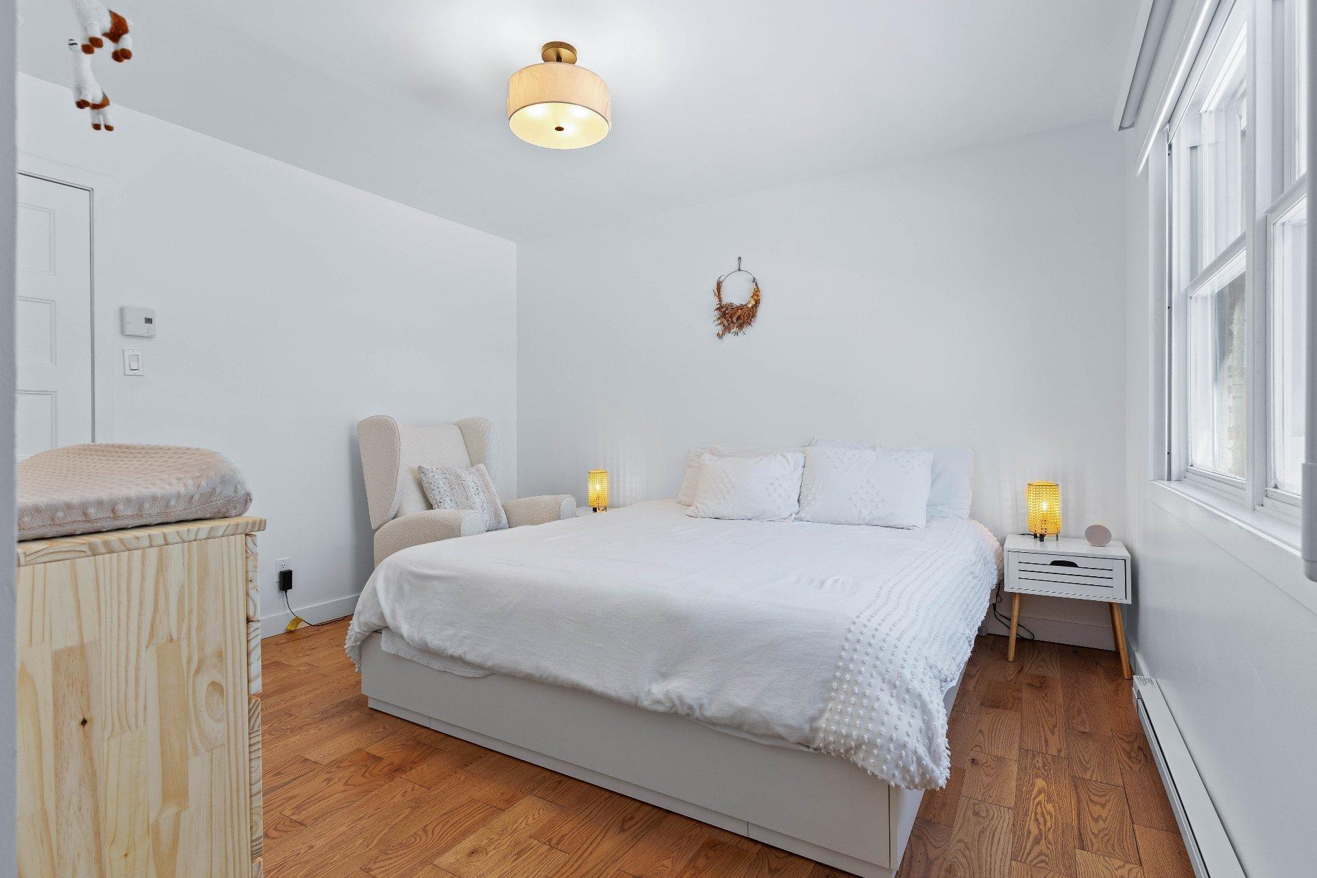 









90


Rue d'Oxford

,
Châteauguay,




QC
J6K1S6

