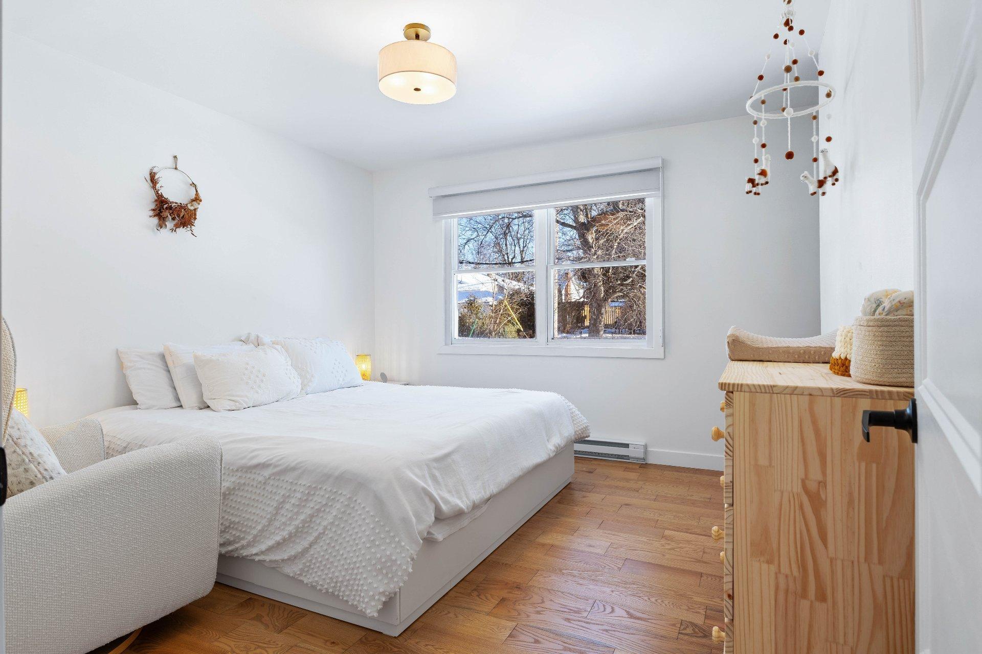 









90


Rue d'Oxford

,
Châteauguay,




QC
J6K1S6

