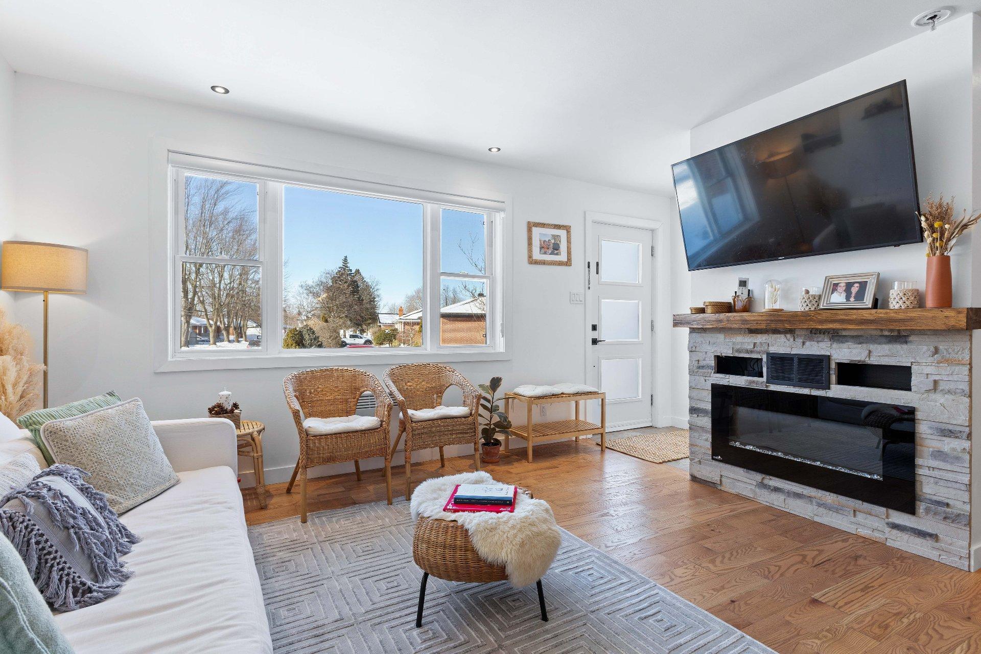 









90


Rue d'Oxford

,
Châteauguay,




QC
J6K1S6

