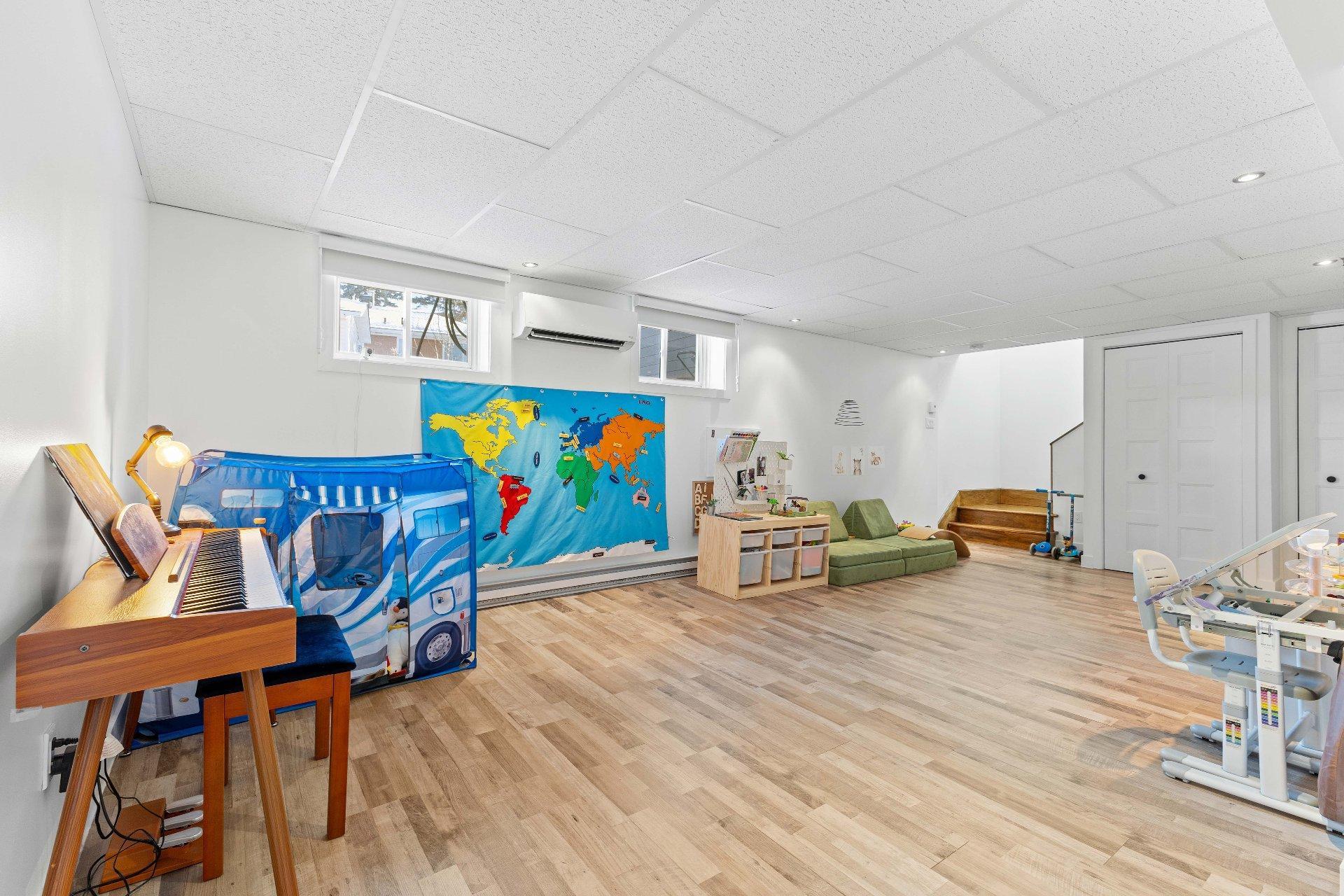 









90


Rue d'Oxford

,
Châteauguay,




QC
J6K1S6

