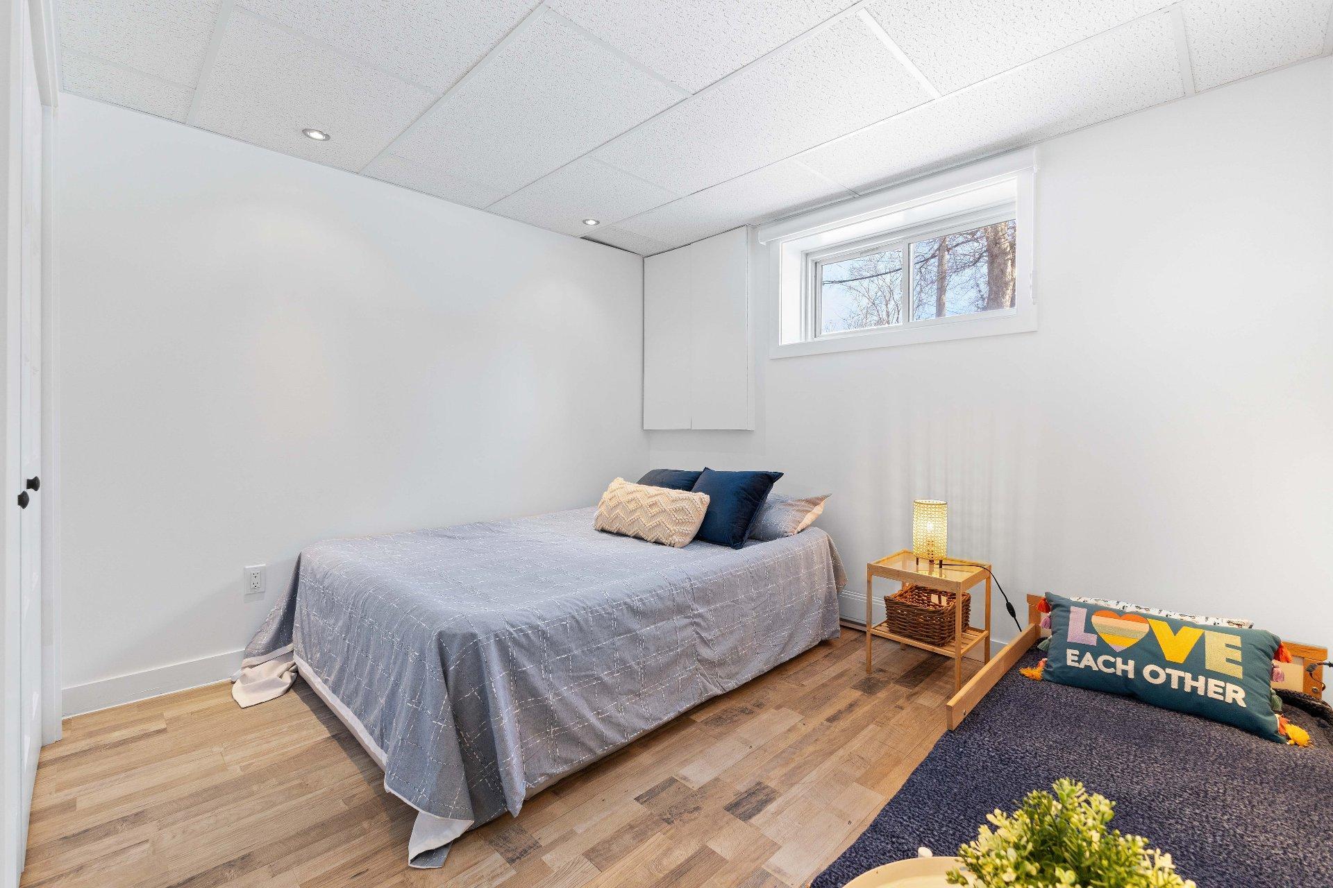 









90


Rue d'Oxford

,
Châteauguay,




QC
J6K1S6

