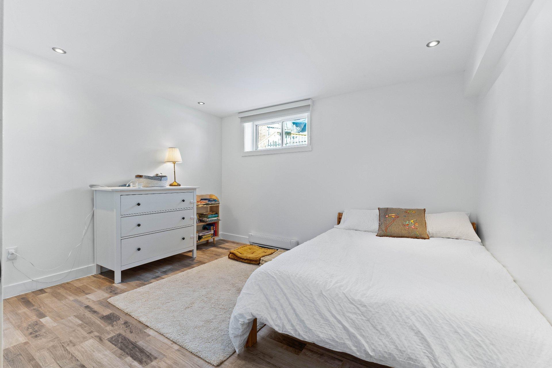 









90


Rue d'Oxford

,
Châteauguay,




QC
J6K1S6

