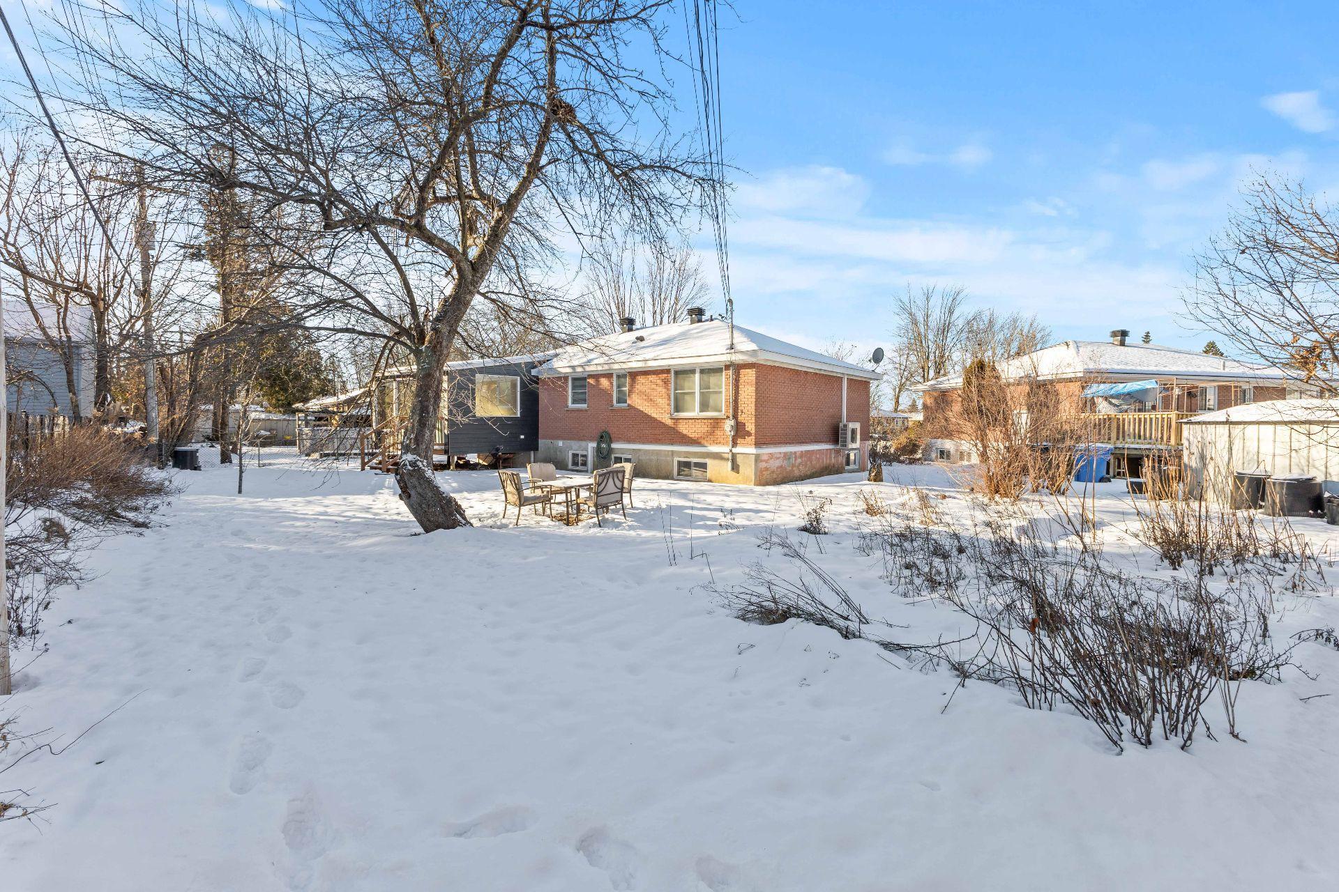 









90


Rue d'Oxford

,
Châteauguay,




QC
J6K1S6

