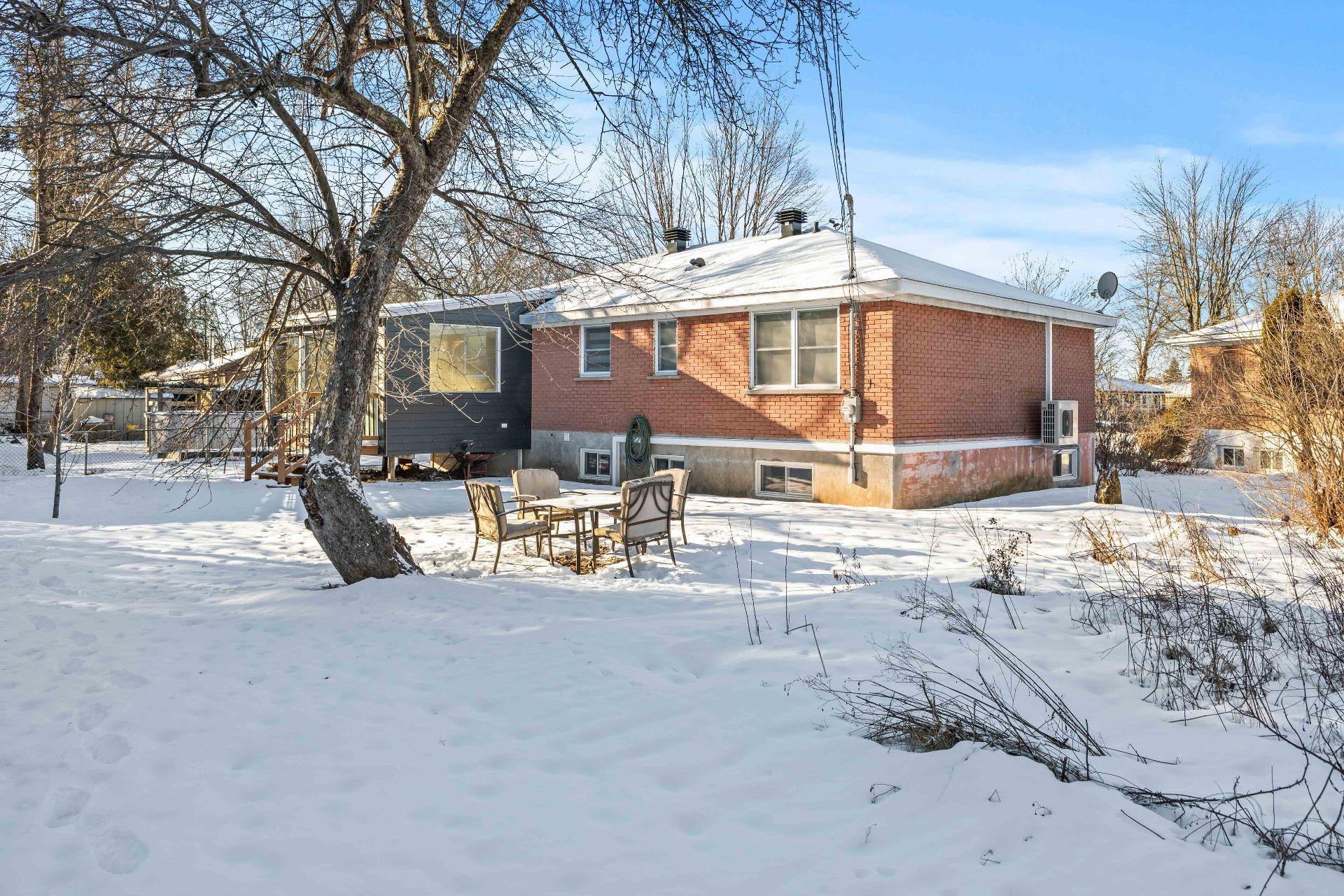 









90


Rue d'Oxford

,
Châteauguay,




QC
J6K1S6

