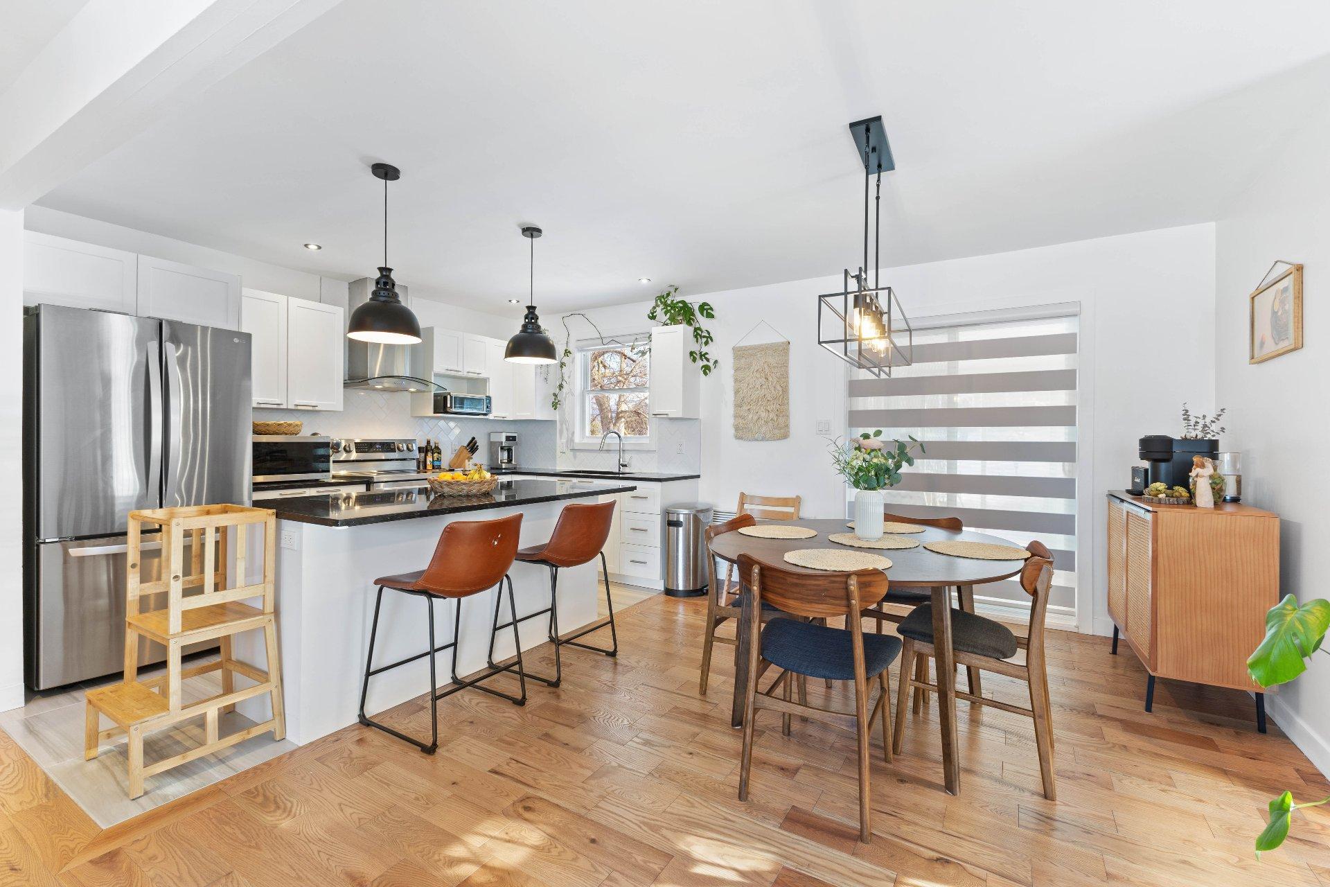 









90


Rue d'Oxford

,
Châteauguay,




QC
J6K1S6

