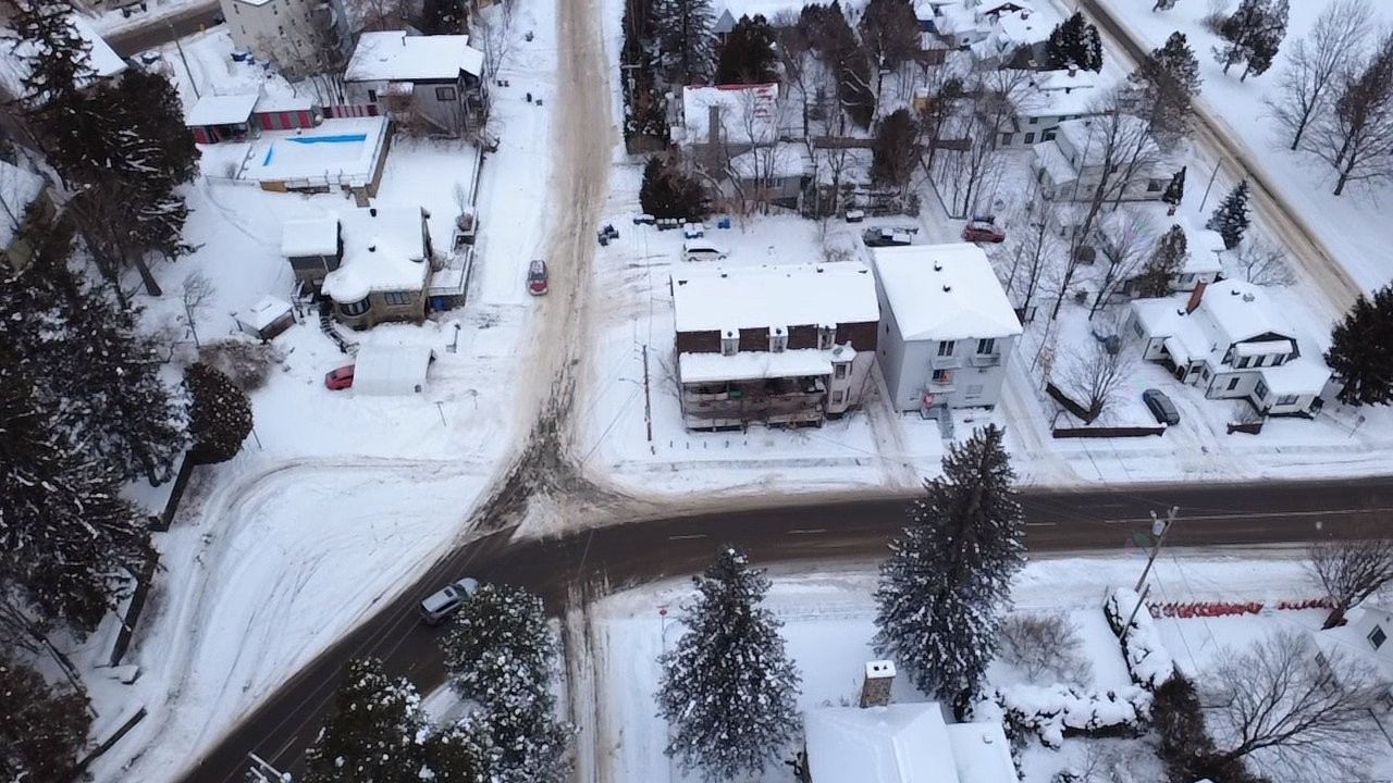 









70

 - 78


5e Avenue

,
Shawinigan,




QC
G9T4Z2

