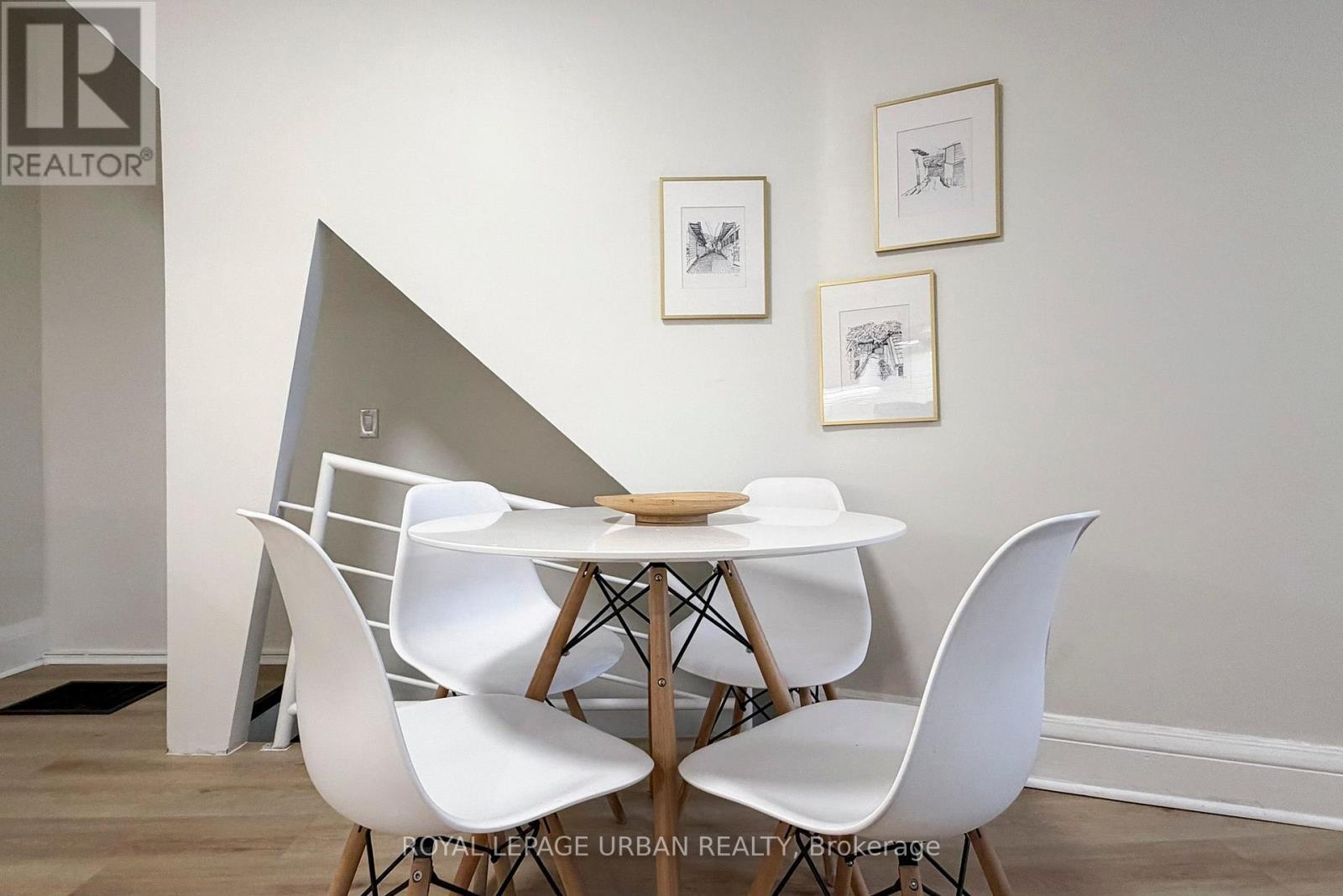 












772 RICHMOND STREET W

,
Toronto,




Ontario
M6J1C5

