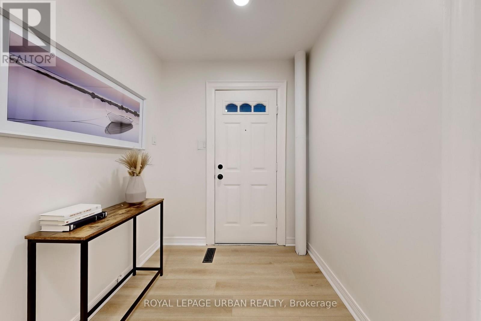 












772 RICHMOND STREET W

,
Toronto,




Ontario
M6J1C5

