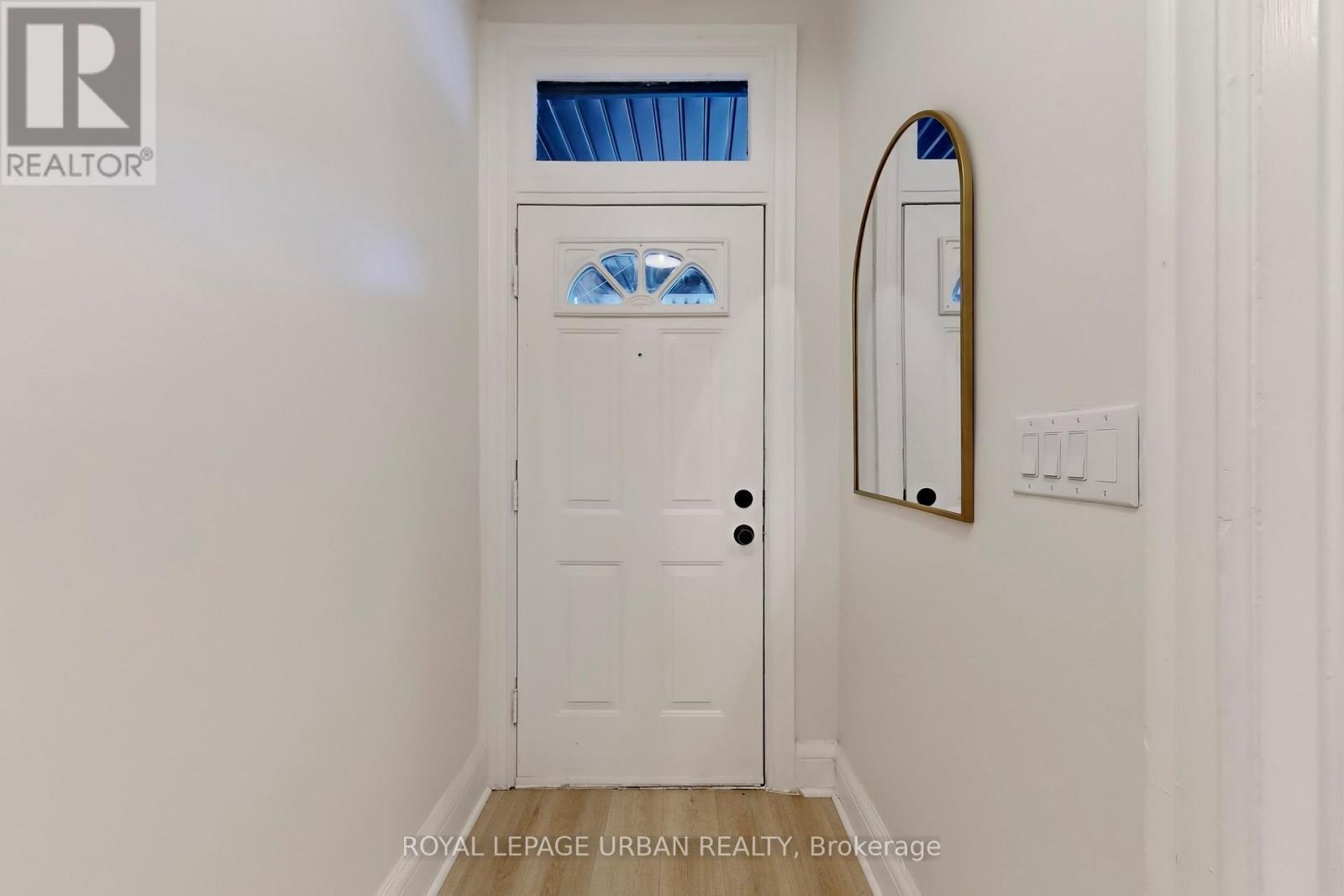 












772 RICHMOND STREET W

,
Toronto,




Ontario
M6J1C5

