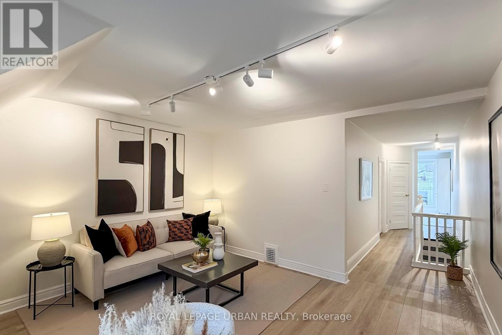 












772 RICHMOND STREET W

,
Toronto,




Ontario
M6J1C5

