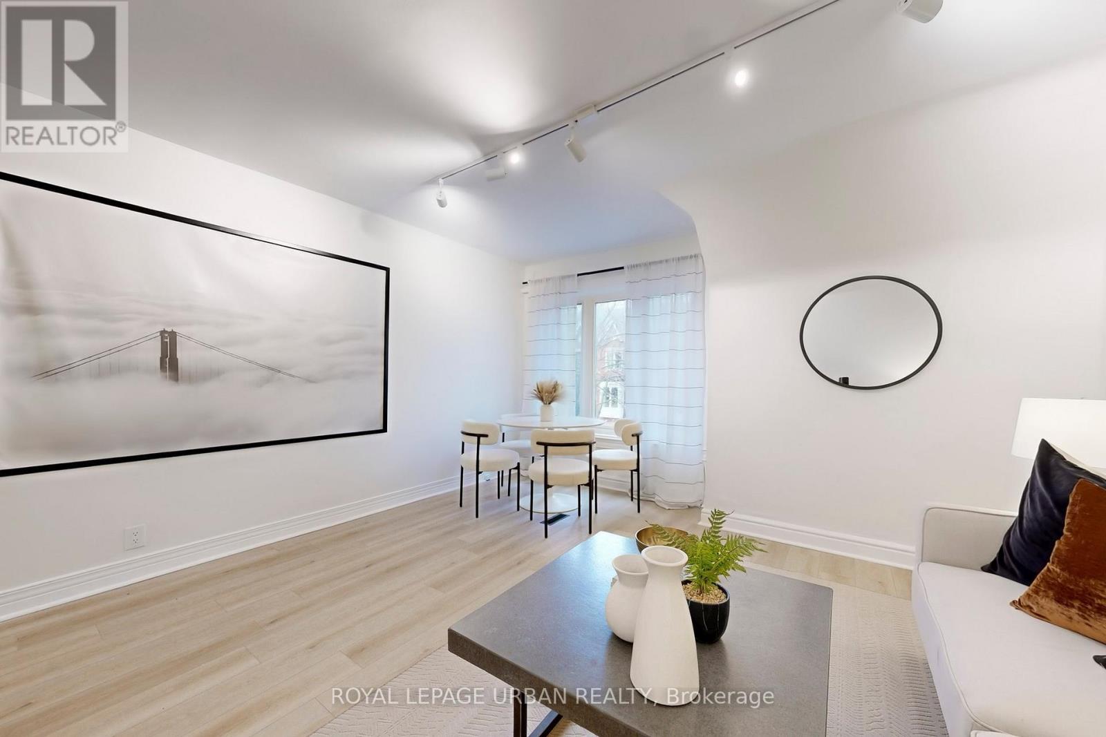 












772 RICHMOND STREET W

,
Toronto,




Ontario
M6J1C5

