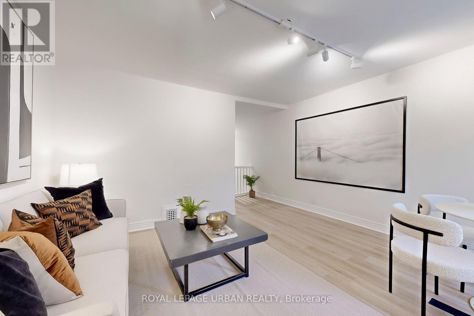 












772 RICHMOND STREET W

,
Toronto,




Ontario
M6J1C5

