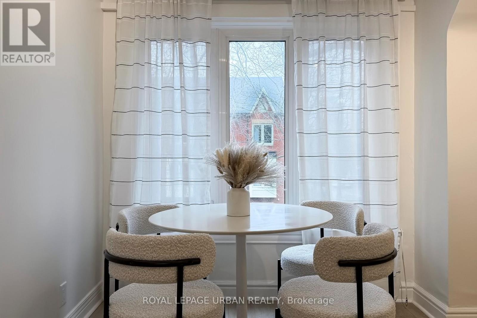 












772 RICHMOND STREET W

,
Toronto,




Ontario
M6J1C5

