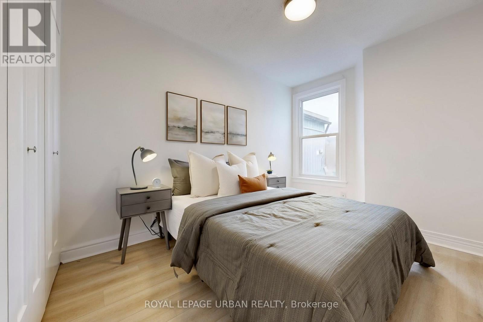 












772 RICHMOND STREET W

,
Toronto,




Ontario
M6J1C5

