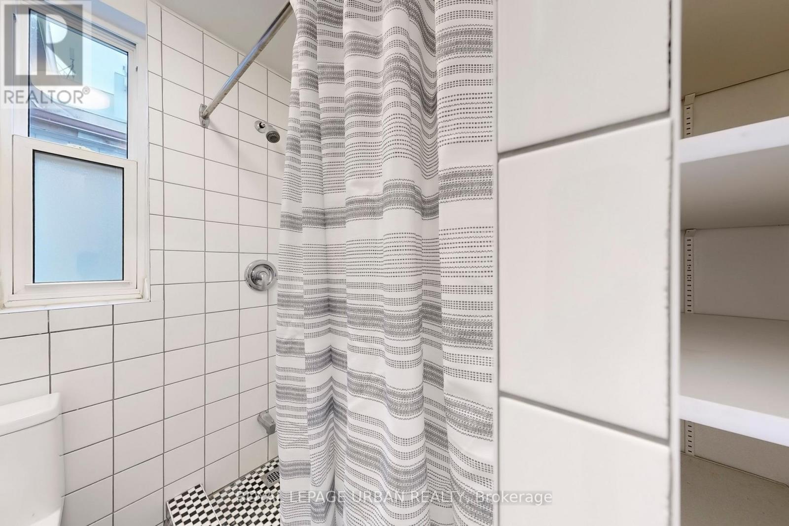 












772 RICHMOND STREET W

,
Toronto,




Ontario
M6J1C5

