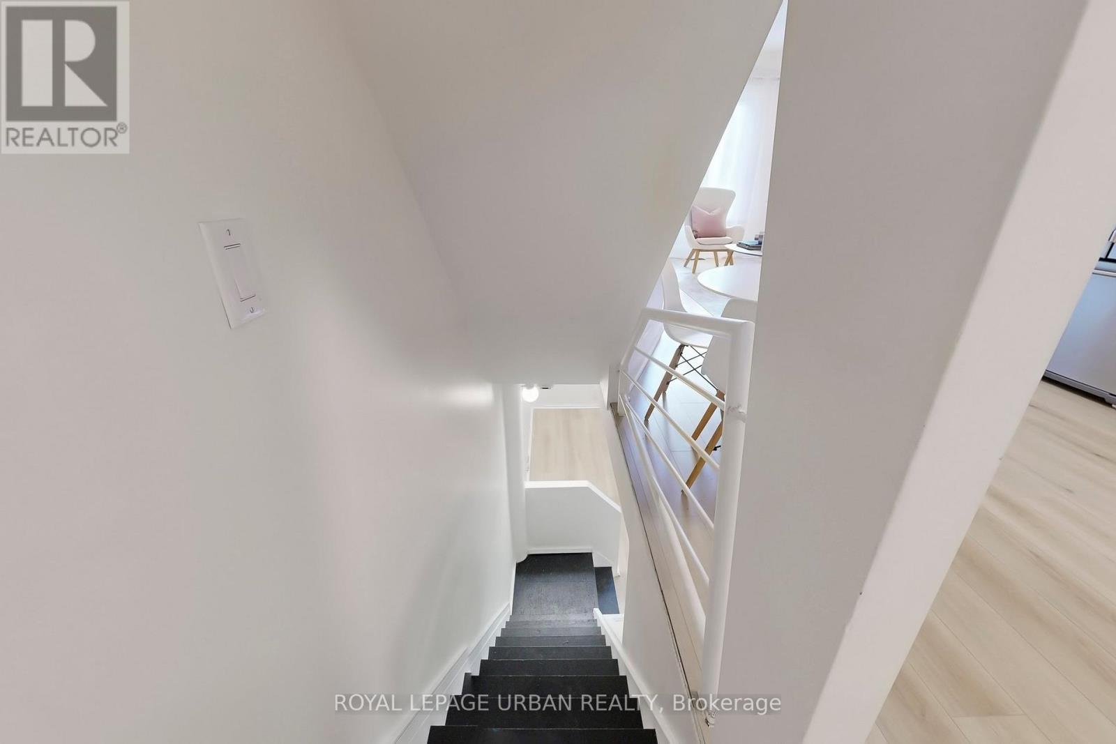 












772 RICHMOND STREET W

,
Toronto,




Ontario
M6J1C5

