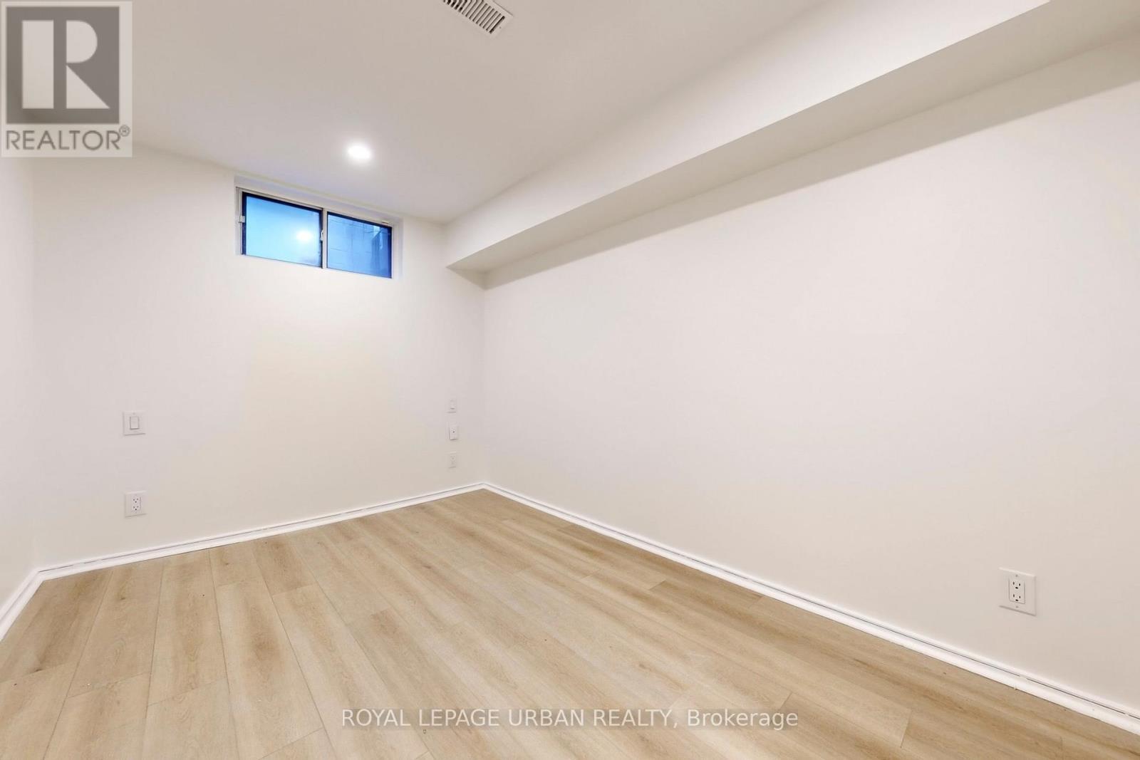 












772 RICHMOND STREET W

,
Toronto,




Ontario
M6J1C5

