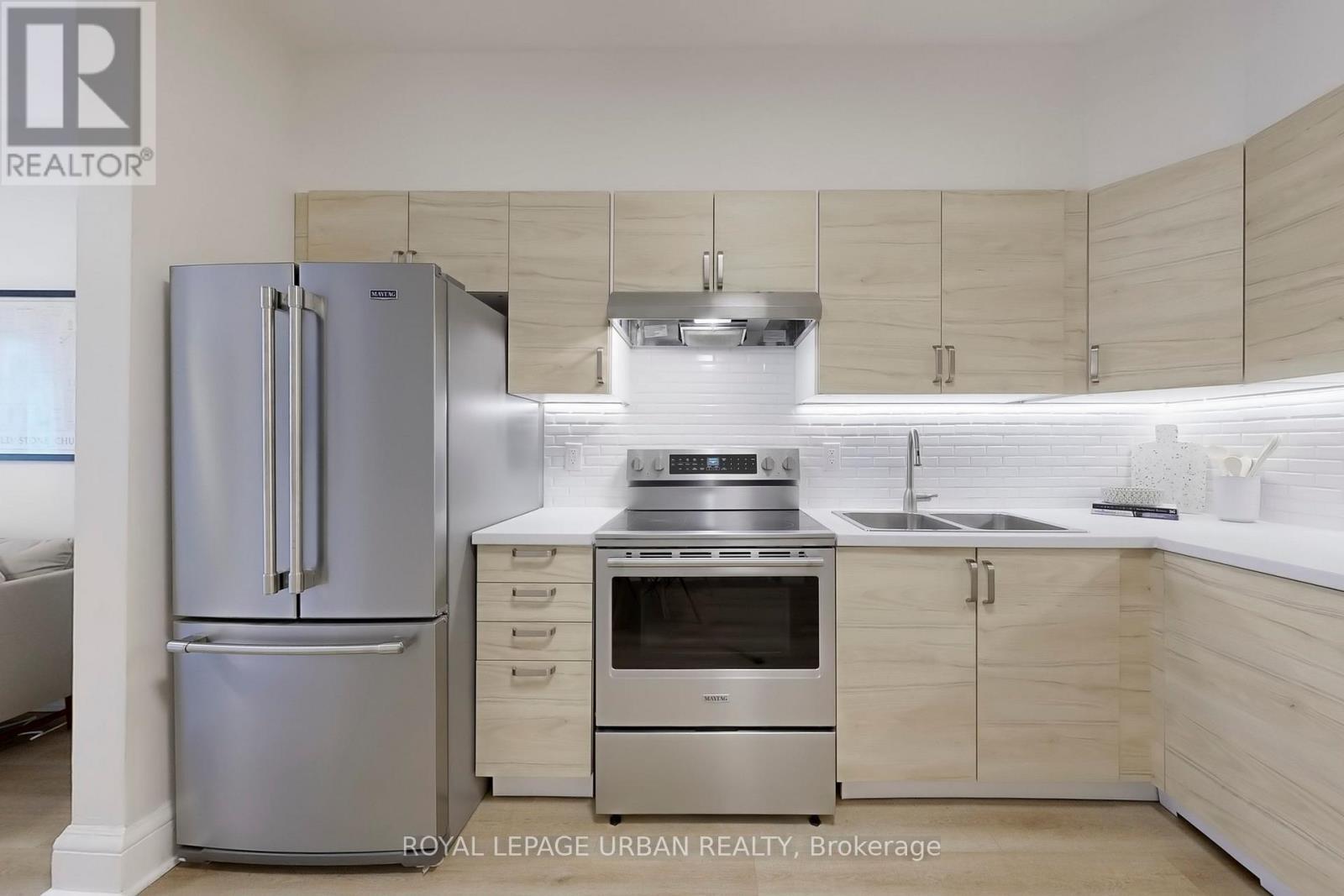 












772 RICHMOND STREET W

,
Toronto,




Ontario
M6J1C5

