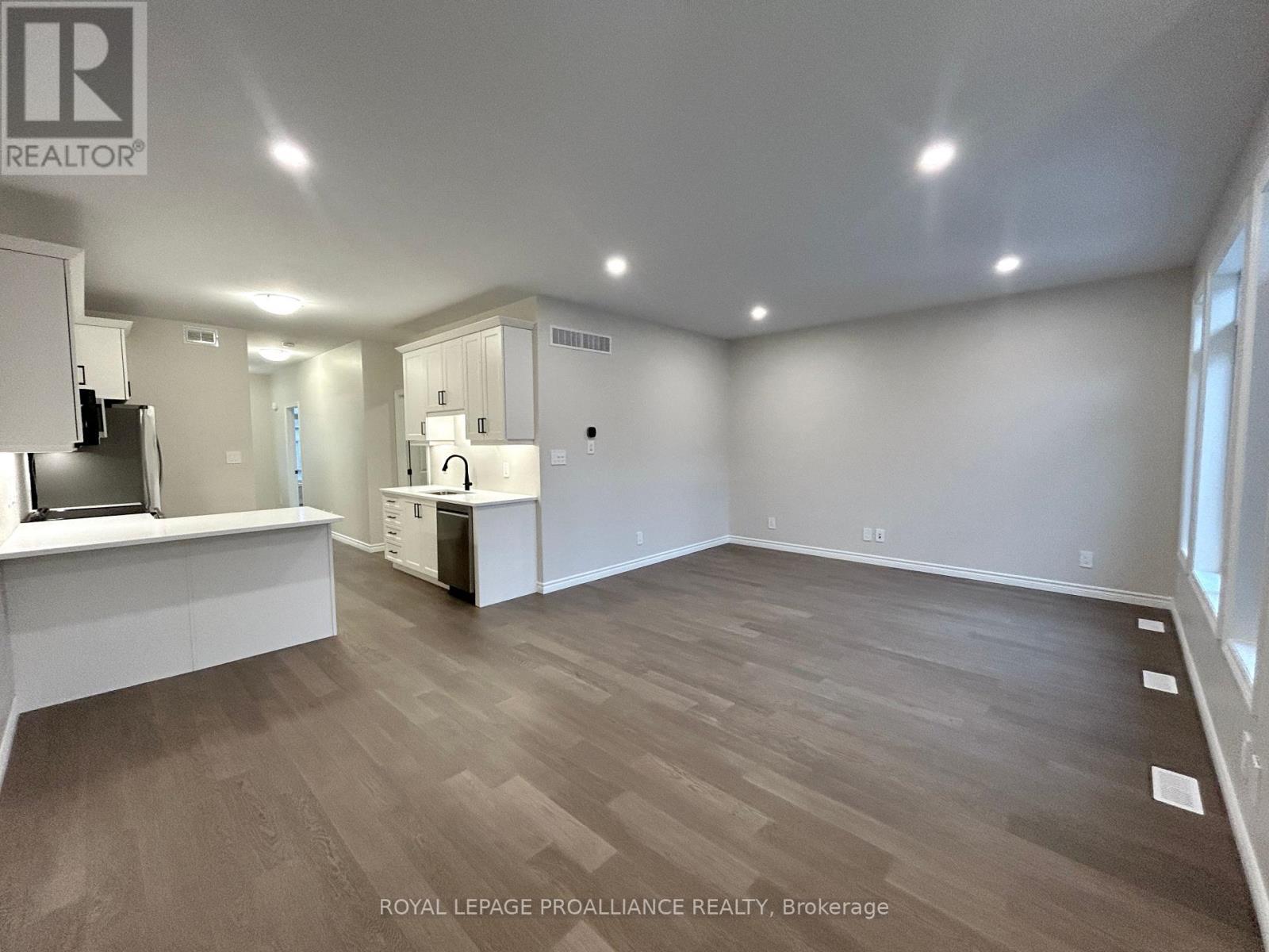 












83 ATHABASKA DRIVE

,
Belleville (Thurlow Ward),




Ontario
K8N0T1

