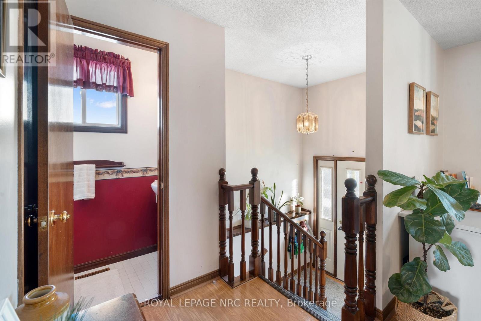 












163 PINE STREET S

,
Thorold (Thorold Downtown),




Ontario
L2V3M5

