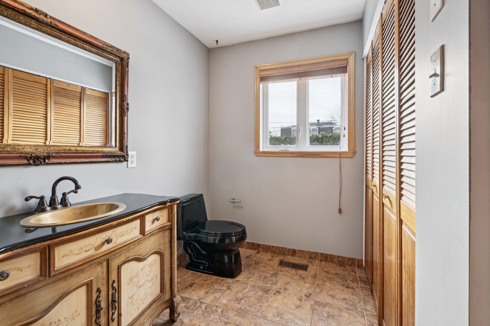 









170


Rue Mailloux

,
Saint-Jean-sur-Richelieu,




QC
J2W1P1

