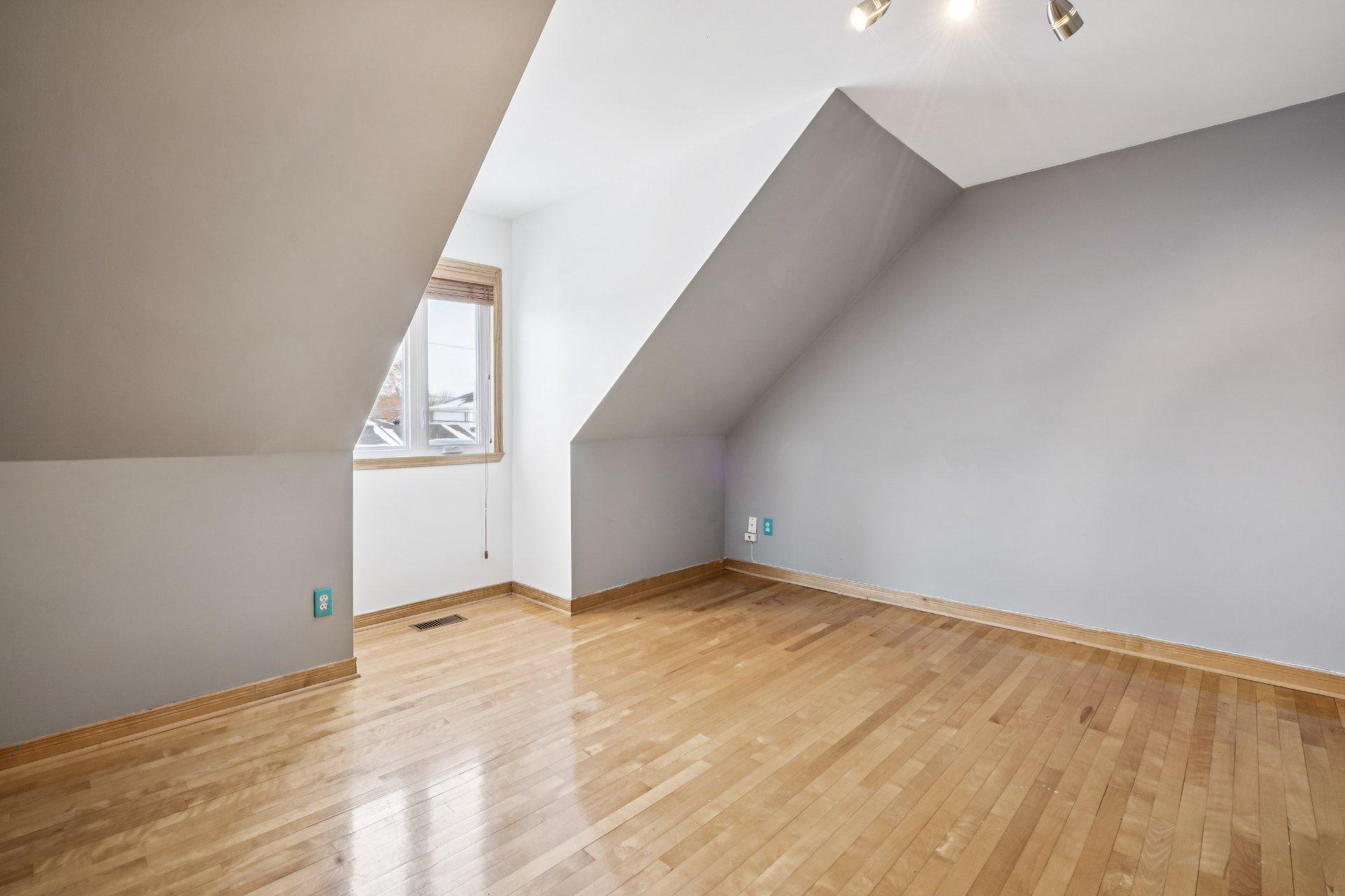 









170


Rue Mailloux

,
Saint-Jean-sur-Richelieu,




QC
J2W1P1

