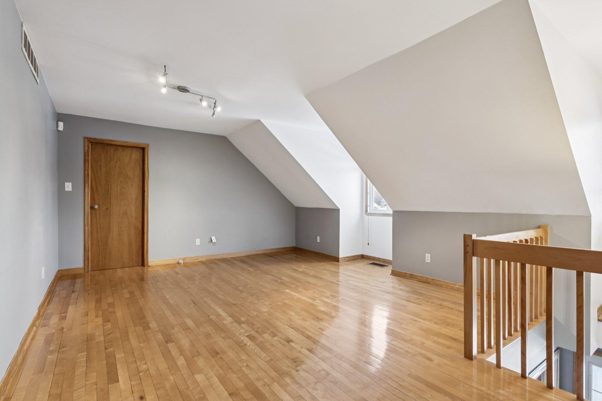 









170


Rue Mailloux

,
Saint-Jean-sur-Richelieu,




QC
J2W1P1

