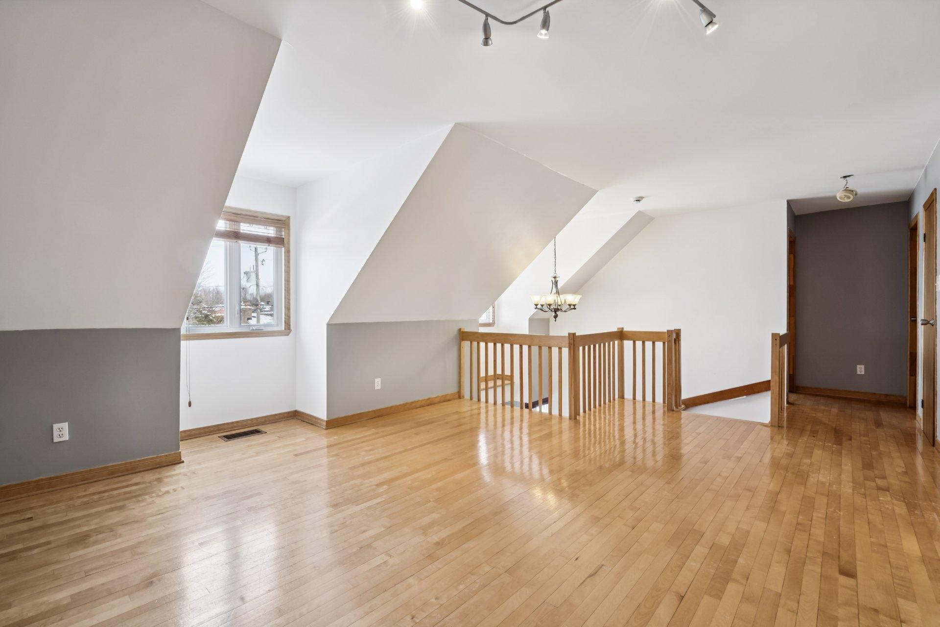 









170


Rue Mailloux

,
Saint-Jean-sur-Richelieu,




QC
J2W1P1

