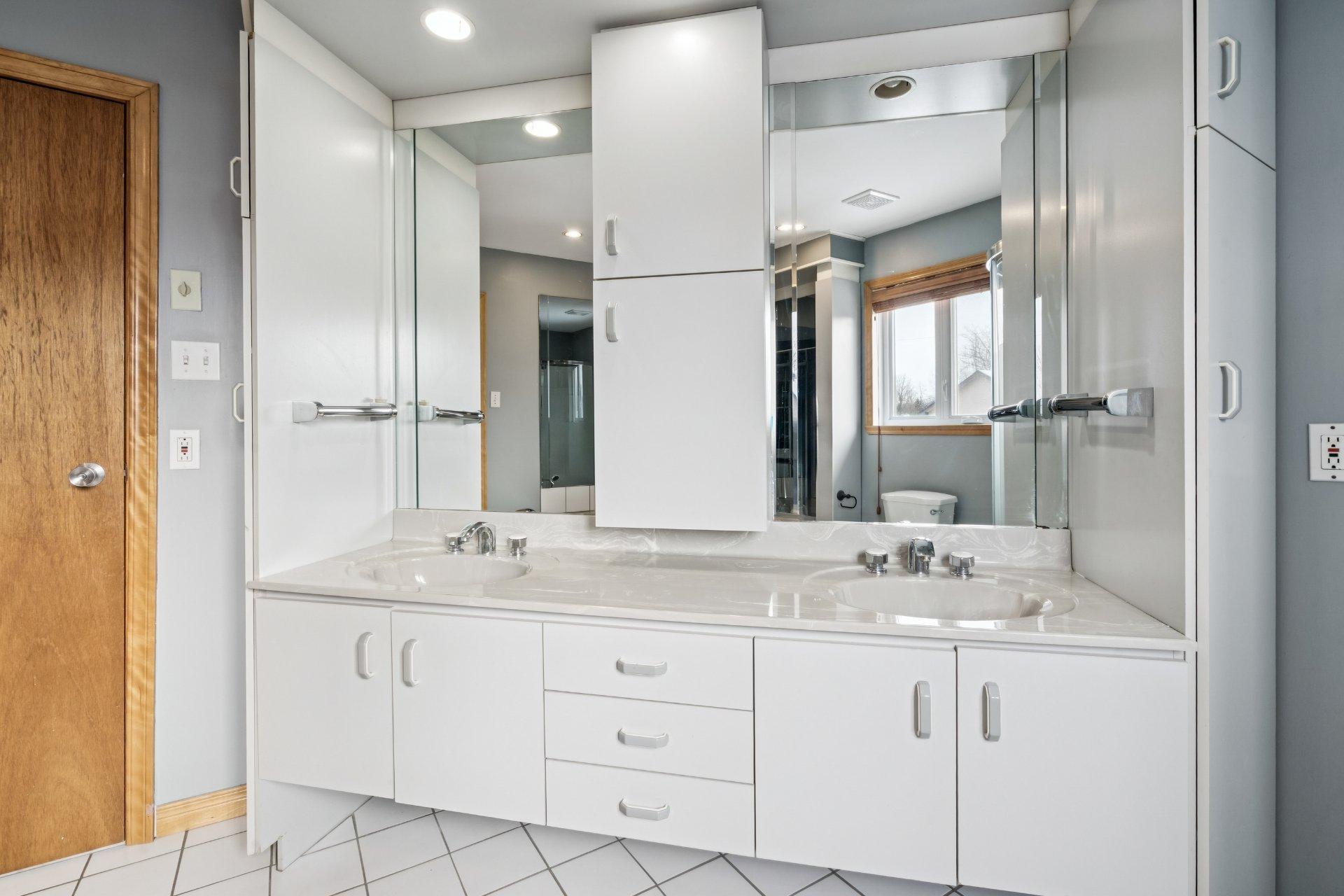 









170


Rue Mailloux

,
Saint-Jean-sur-Richelieu,




QC
J2W1P1

