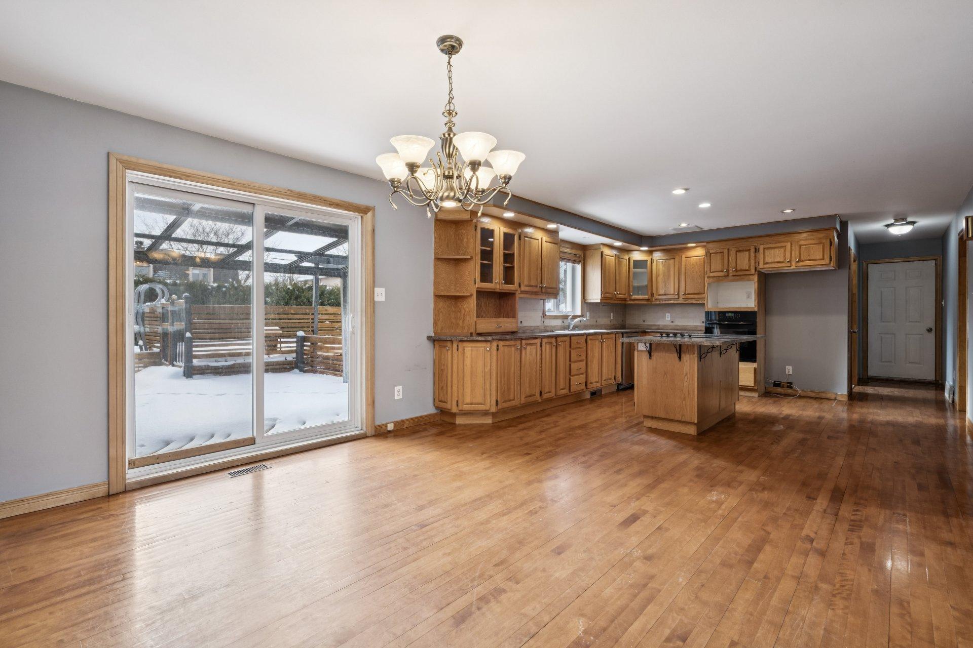 









170


Rue Mailloux

,
Saint-Jean-sur-Richelieu,




QC
J2W1P1

