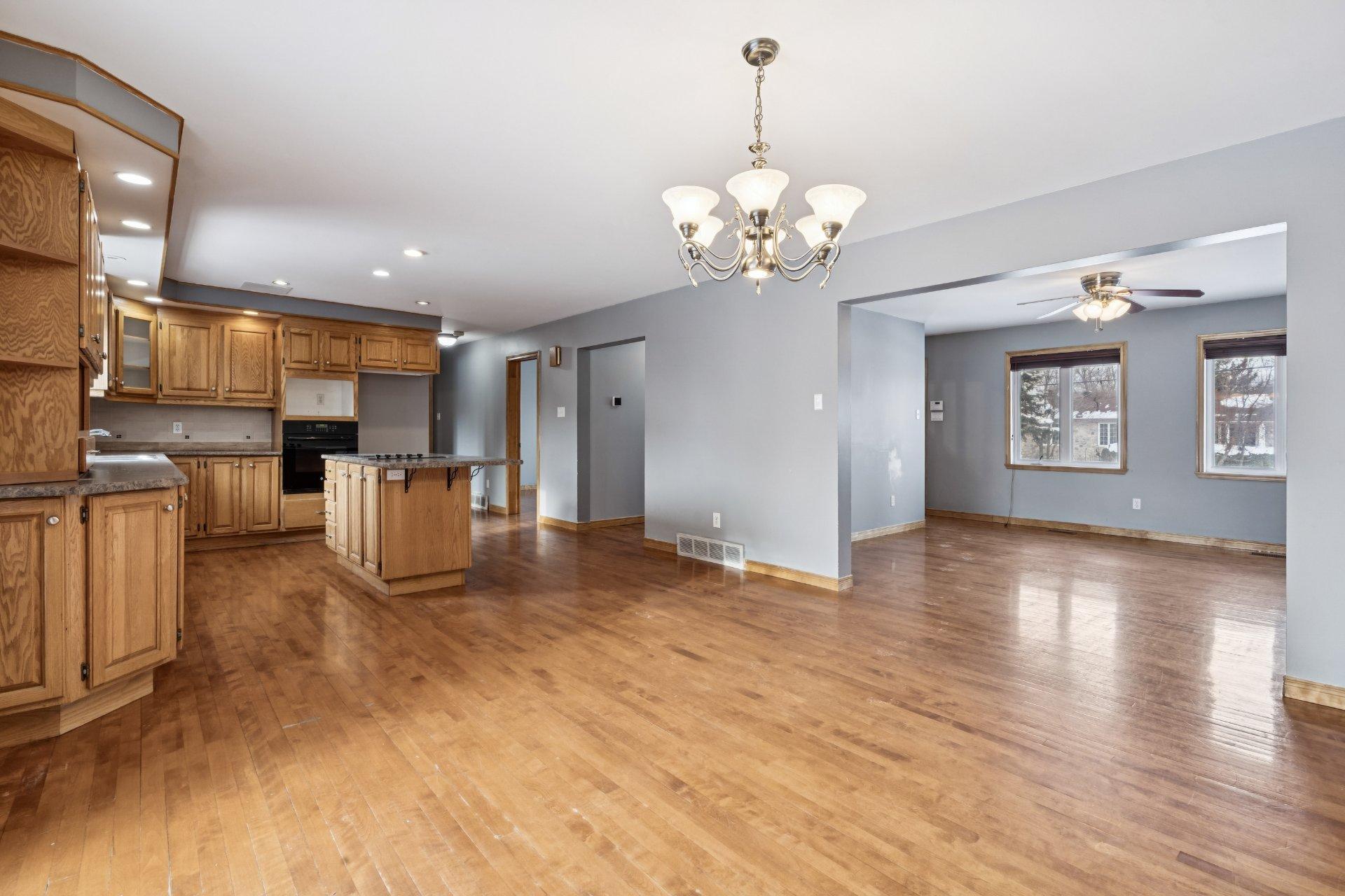 









170


Rue Mailloux

,
Saint-Jean-sur-Richelieu,




QC
J2W1P1

