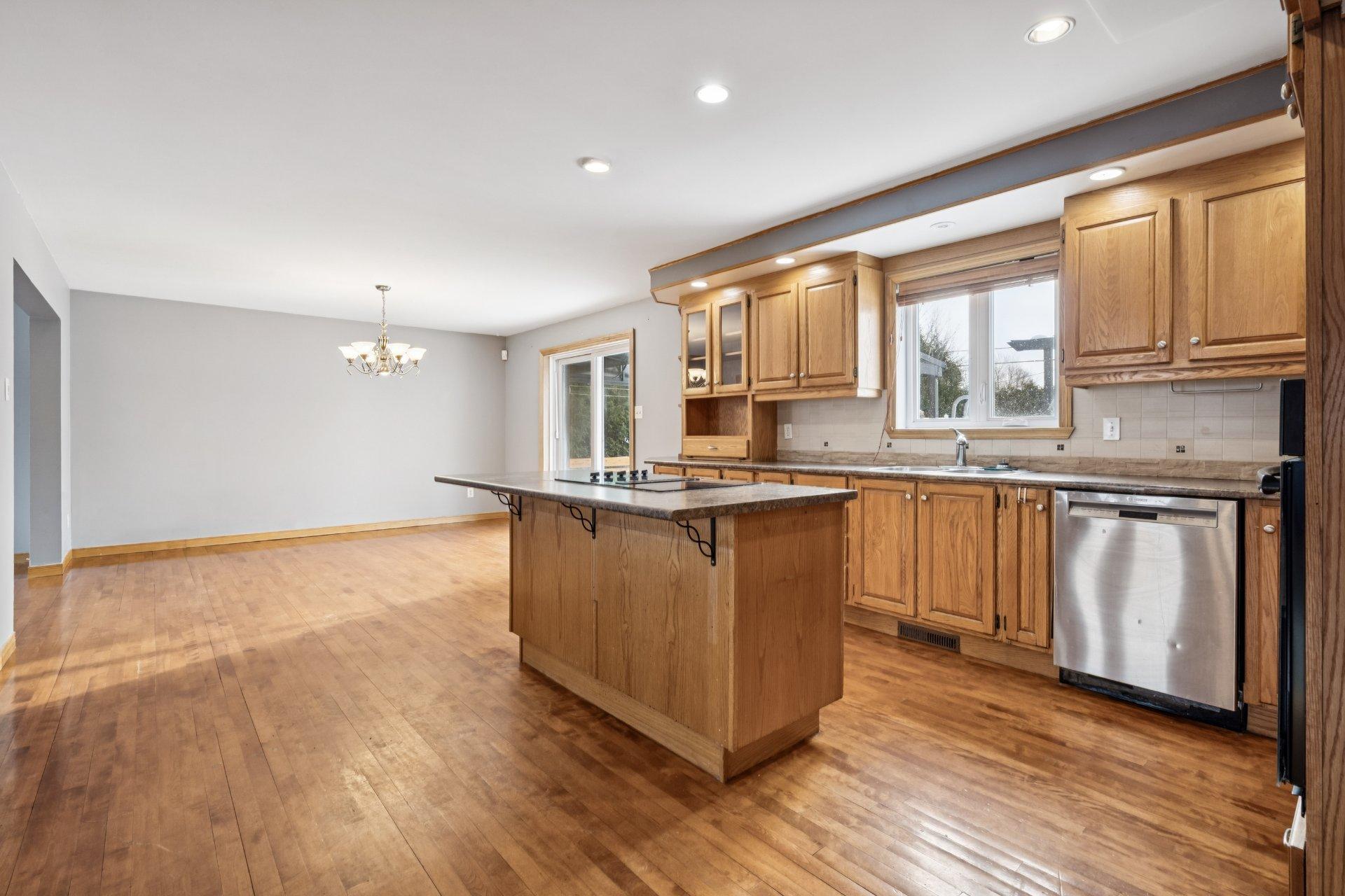 









170


Rue Mailloux

,
Saint-Jean-sur-Richelieu,




QC
J2W1P1

