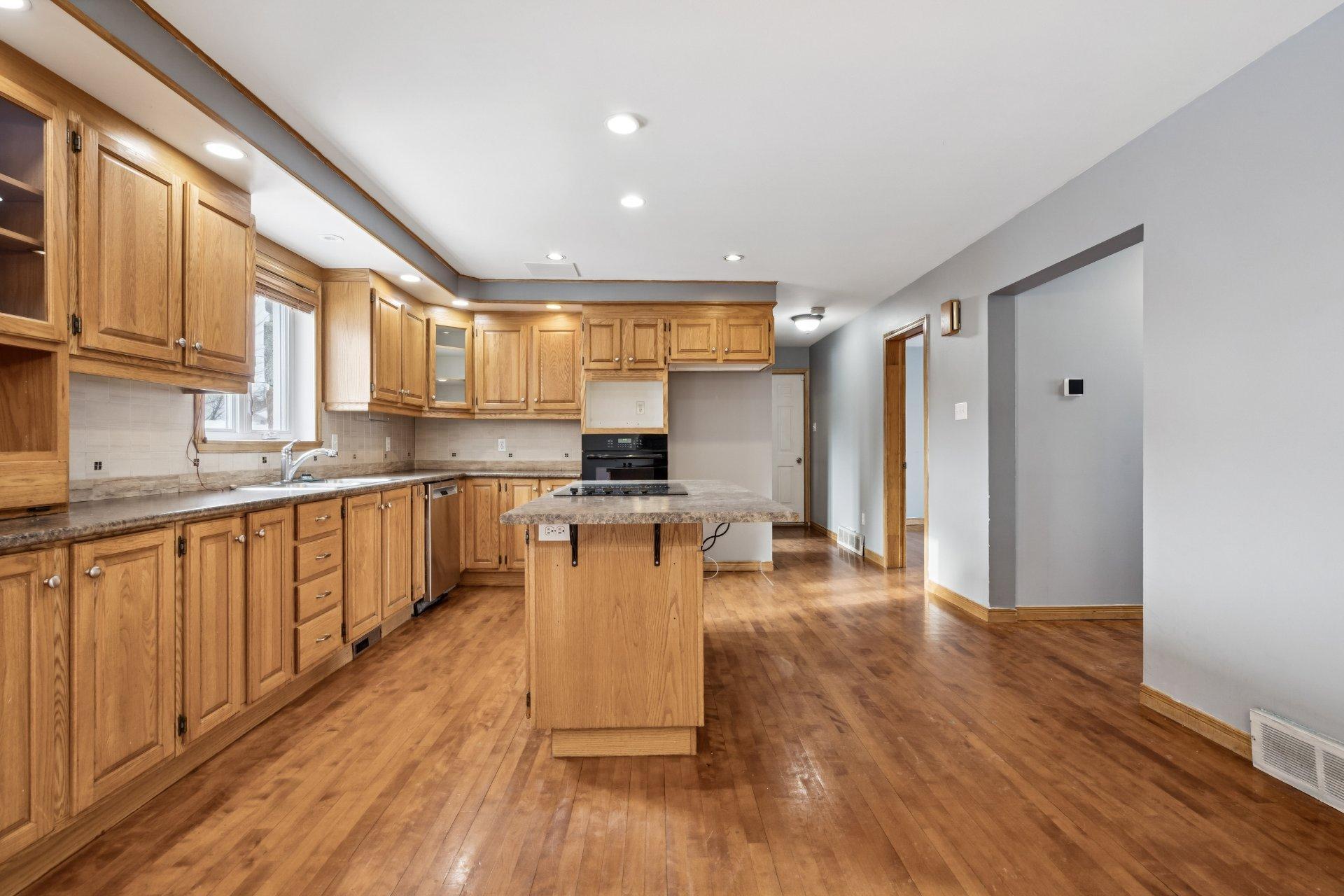 









170


Rue Mailloux

,
Saint-Jean-sur-Richelieu,




QC
J2W1P1

