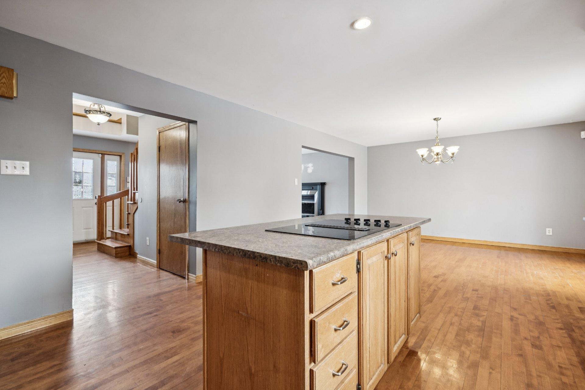 









170


Rue Mailloux

,
Saint-Jean-sur-Richelieu,




QC
J2W1P1

