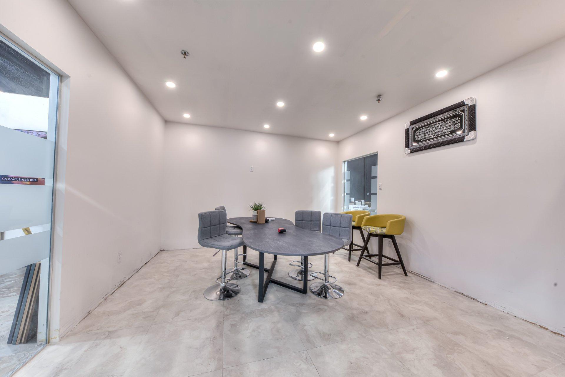 









2473


Rue Guénette

,
Montréal (Saint-Laurent),




QC
H4R2E9

