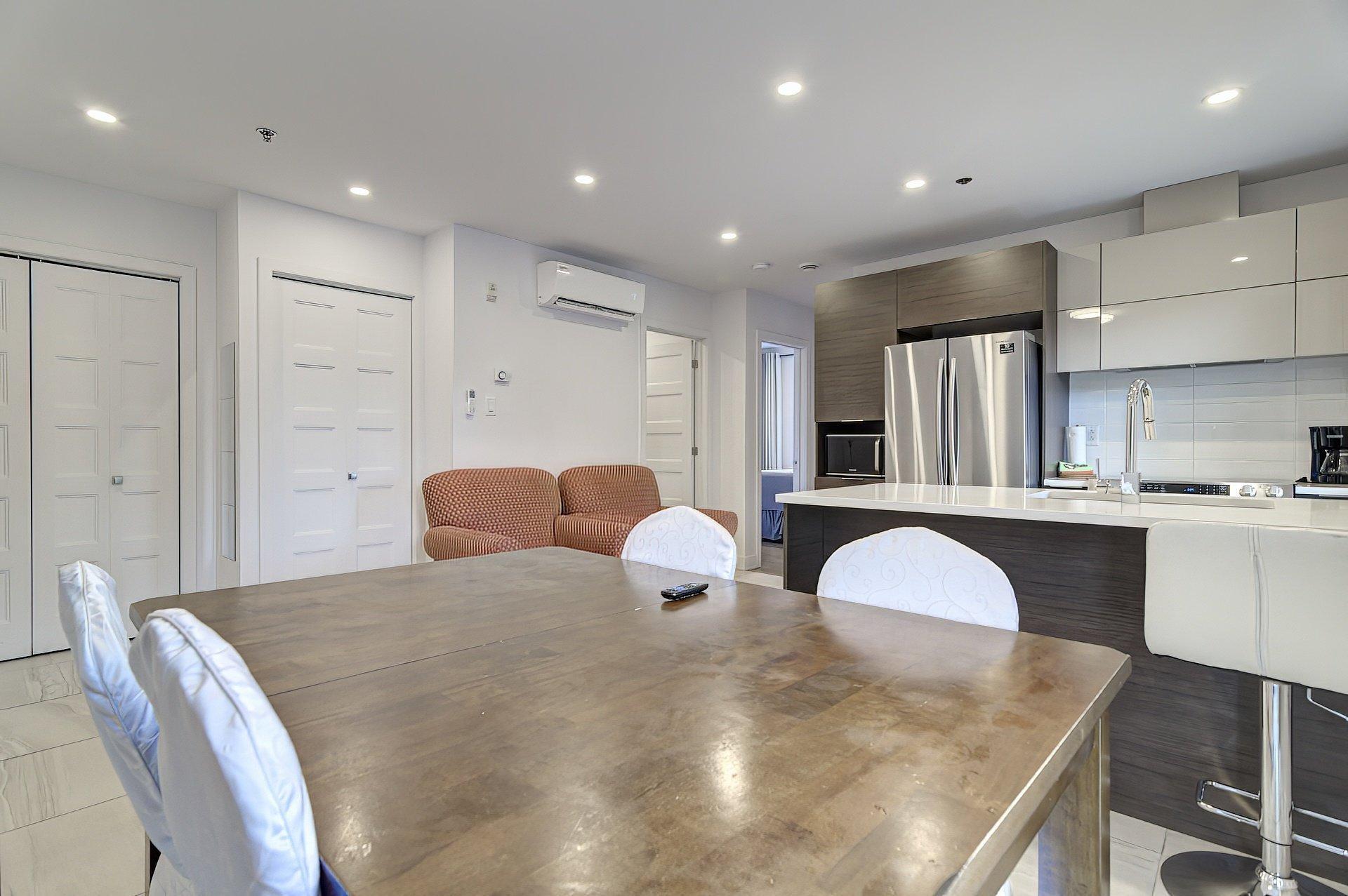 









2001


Av. Beaconsfield

, 416,
Montréal (Côte-des-Neiges/Notre-Dame-de-Grâce),




QC
H4A2G7

