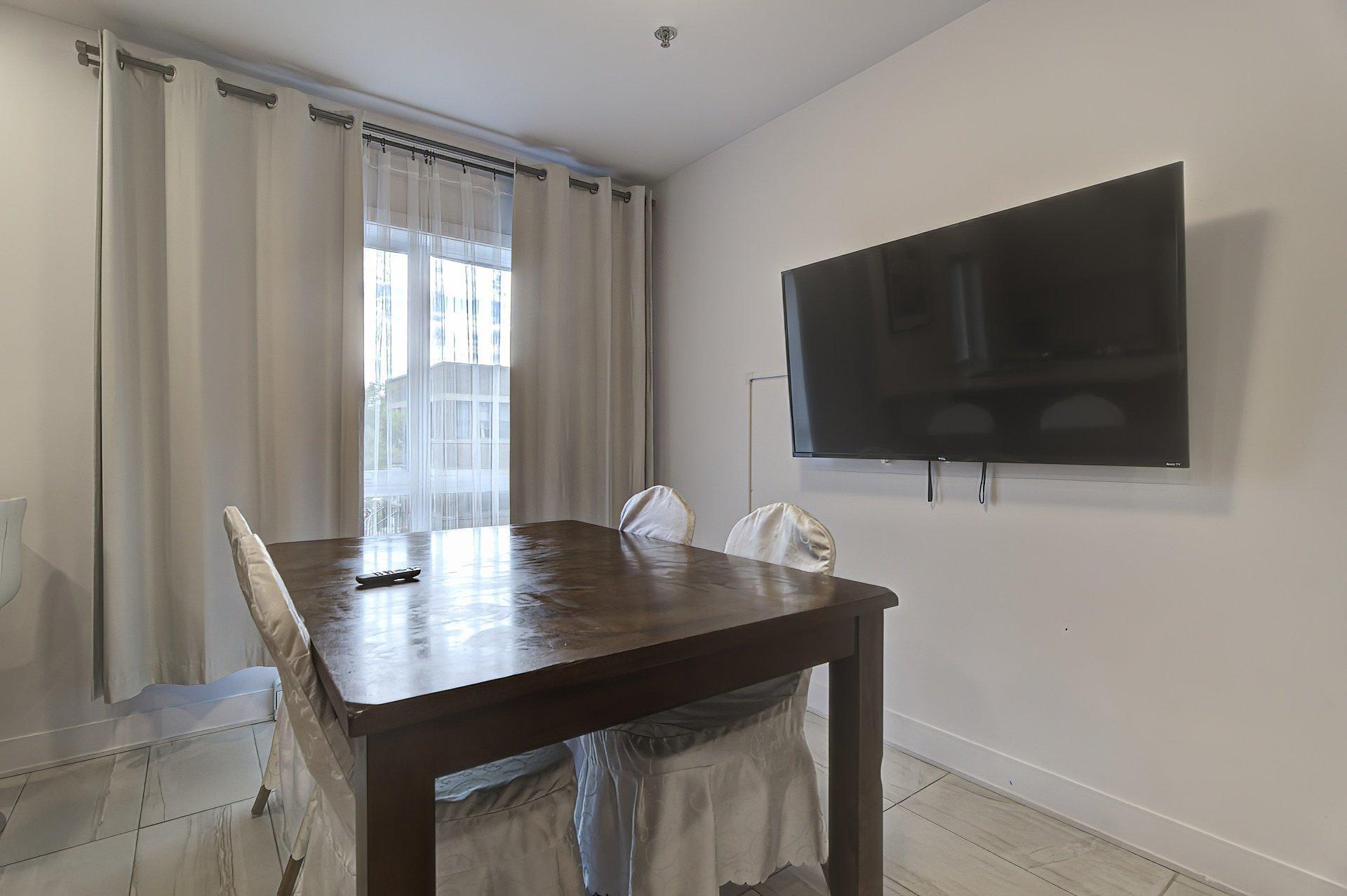 









2001


Av. Beaconsfield

, 416,
Montréal (Côte-des-Neiges/Notre-Dame-de-Grâce),




QC
H4A2G7

