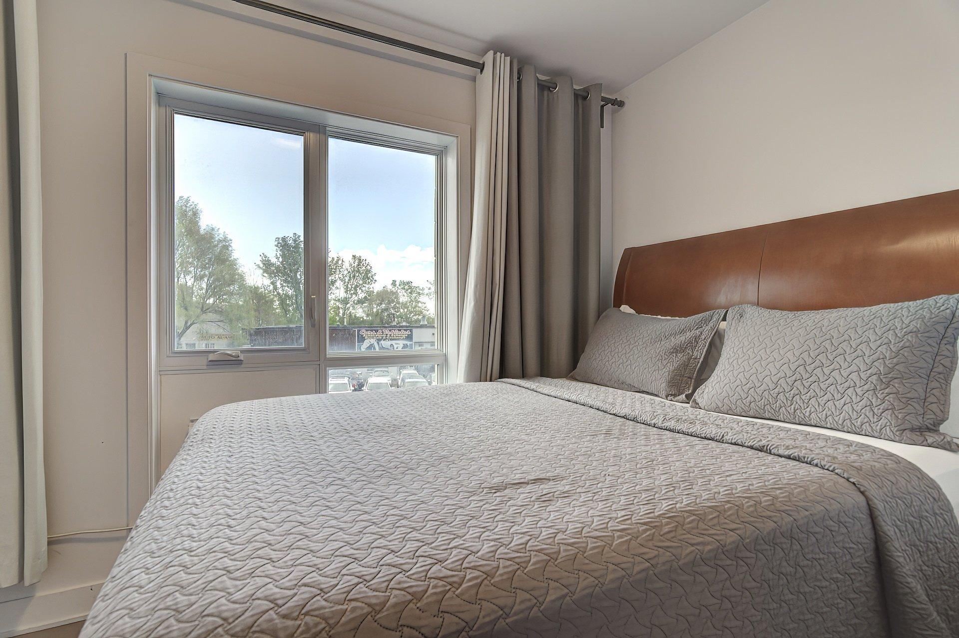 









2001


Av. Beaconsfield

, 416,
Montréal (Côte-des-Neiges/Notre-Dame-de-Grâce),




QC
H4A2G7

