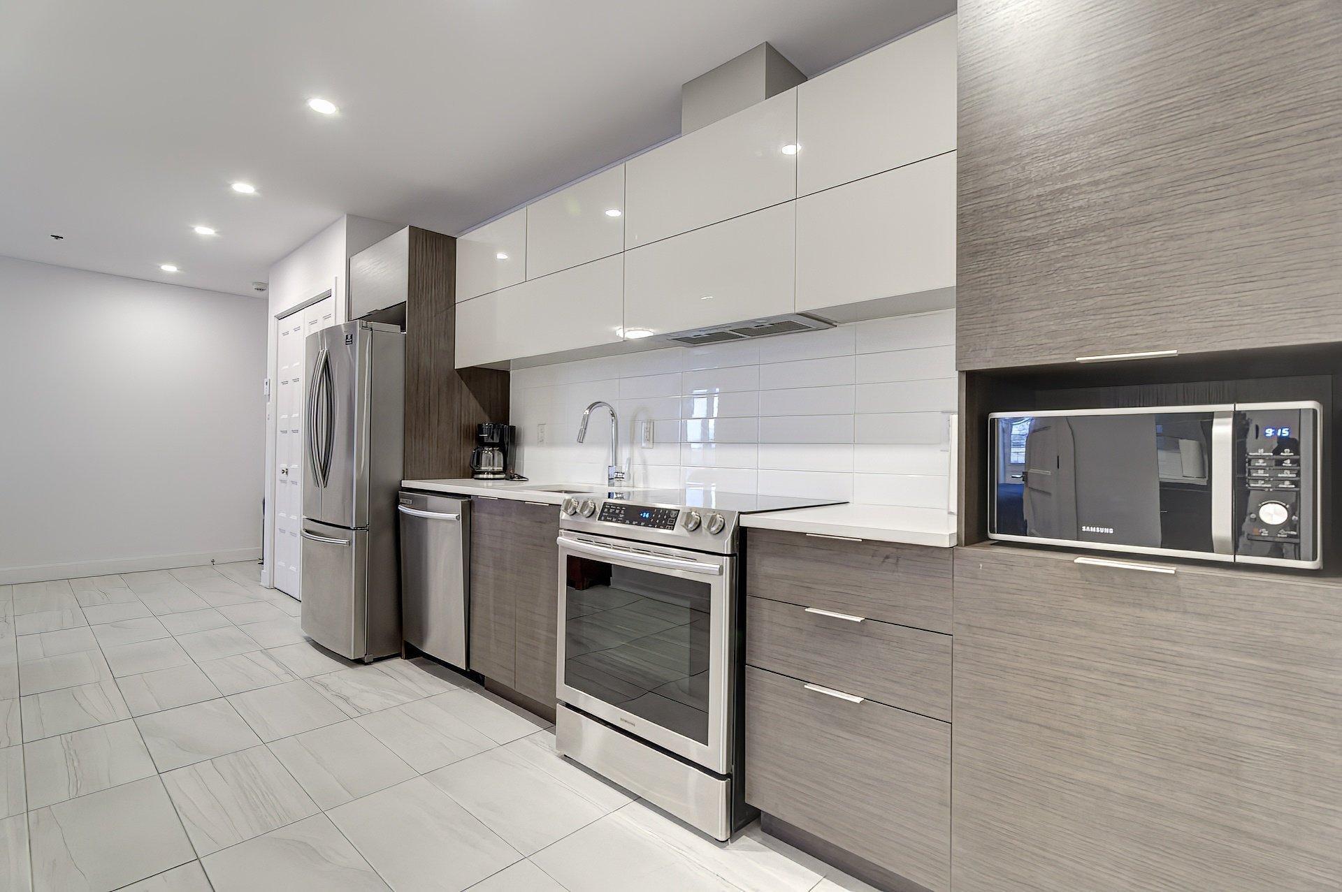 









2001


Av. Beaconsfield

, 315,
Montréal (Côte-des-Neiges/Notre-Dame-de-Grâce),




QC
H4A2G7

