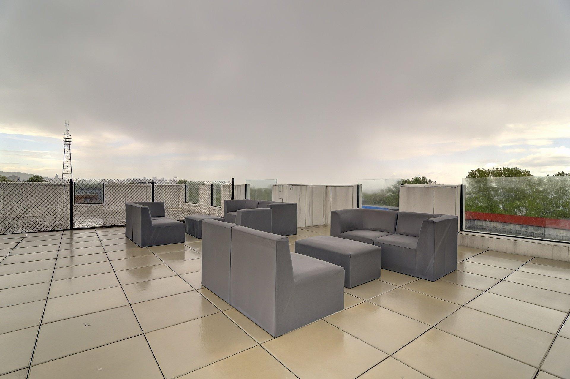 









2001


Av. Beaconsfield

, 315,
Montréal (Côte-des-Neiges/Notre-Dame-de-Grâce),




QC
H4A2G7

