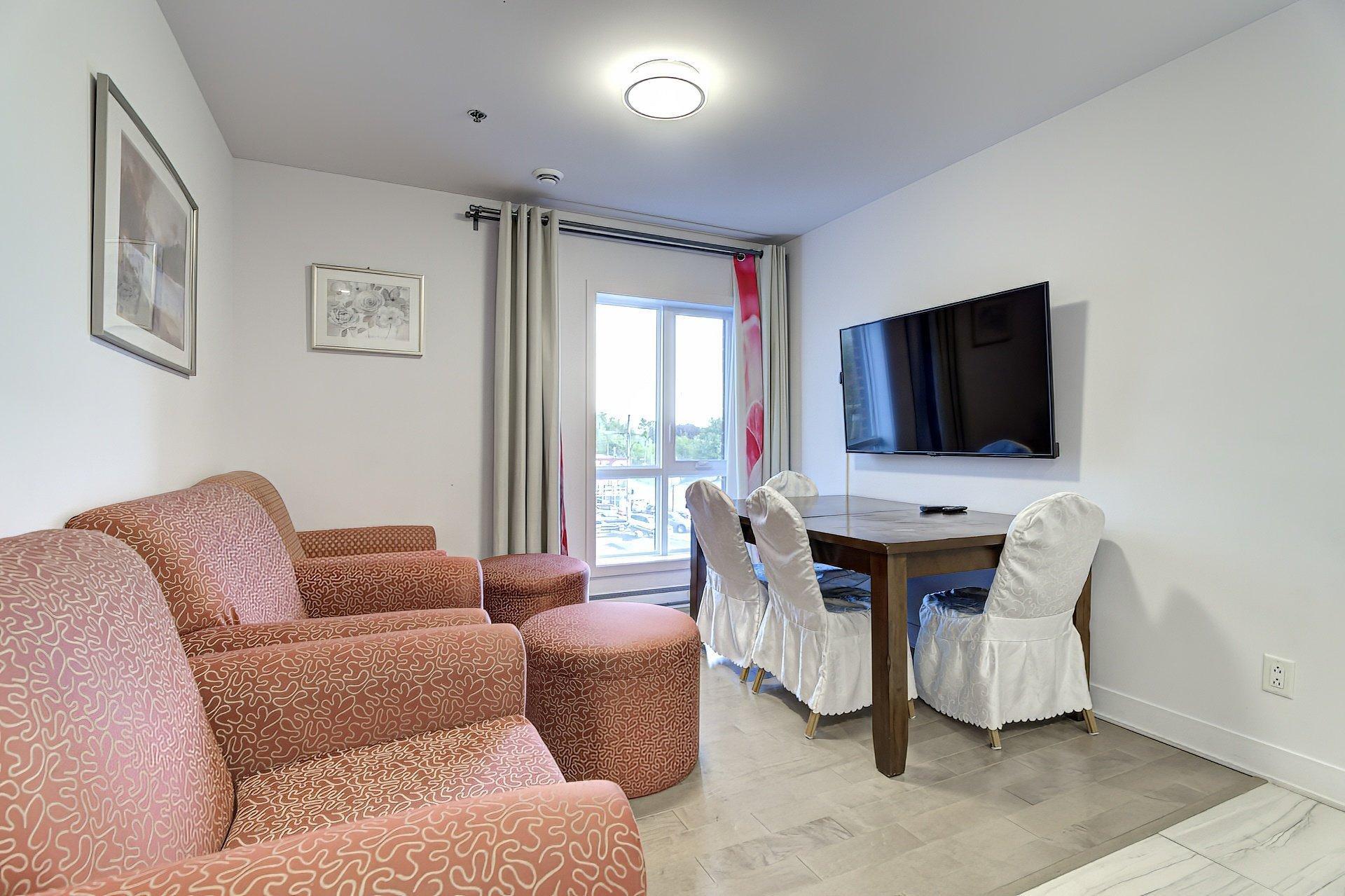 









2001


Av. Beaconsfield

, 315,
Montréal (Côte-des-Neiges/Notre-Dame-de-Grâce),




QC
H4A2G7

