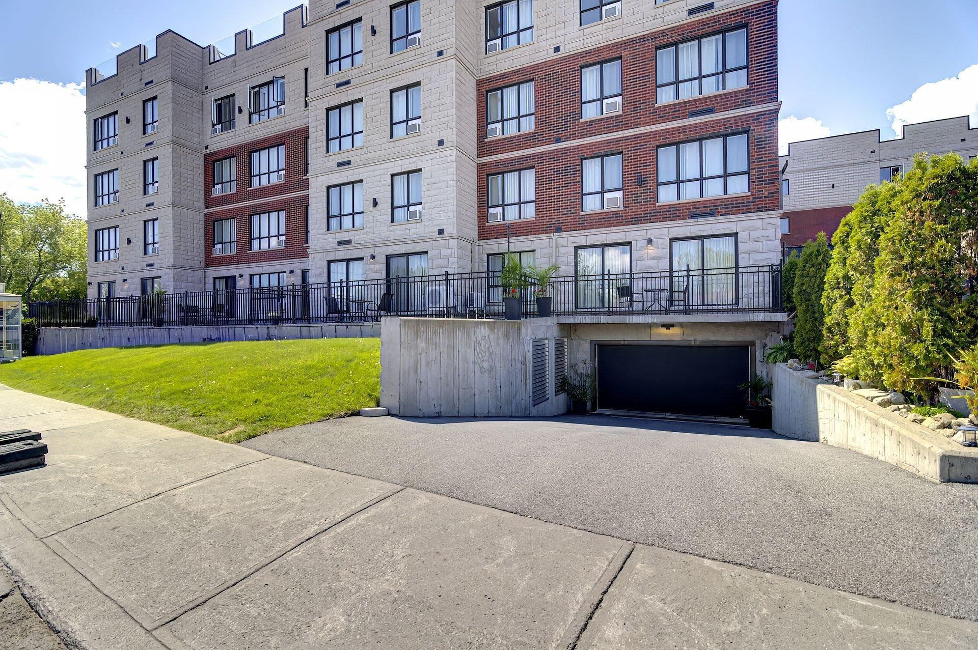 









2001


Av. Beaconsfield

, 315,
Montréal (Côte-des-Neiges/Notre-Dame-de-Grâce),




QC
H4A2G7

