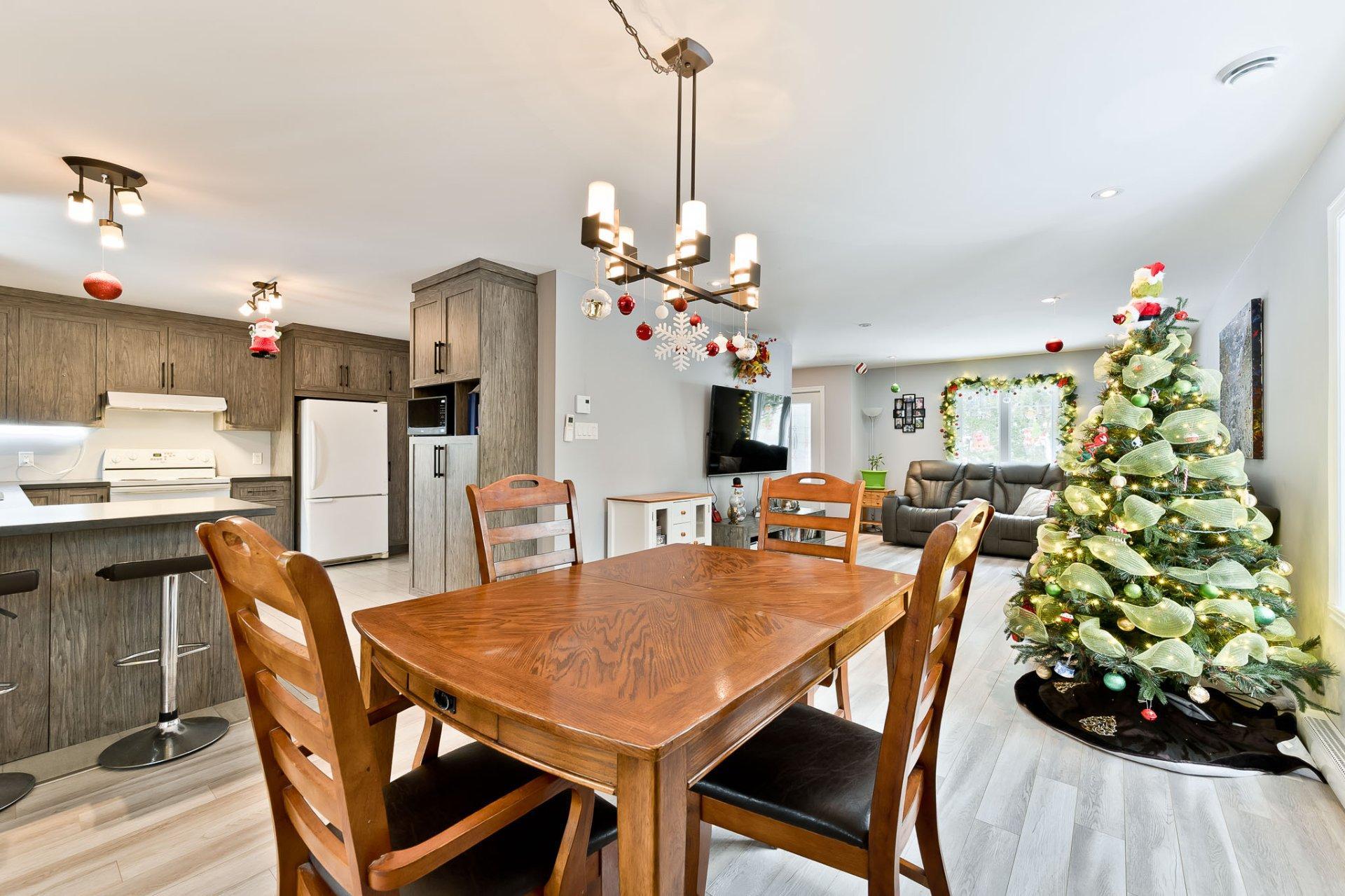 









168


Rue des Érables

,
Eastman,




QC
J0B1P0

