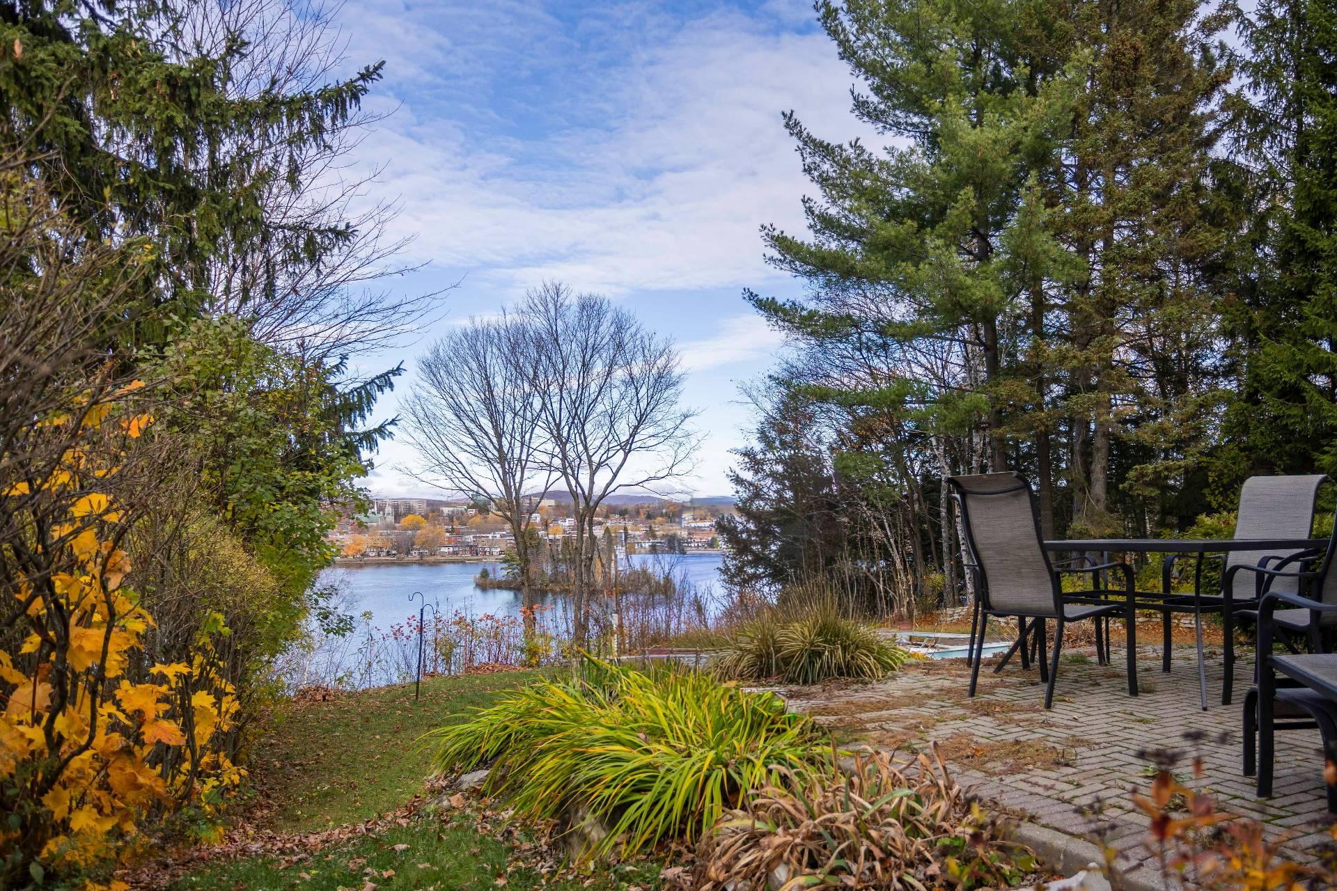 









114


Rue du Docteur-Fauteux

,
Shawinigan,




QC
G9P0J2

