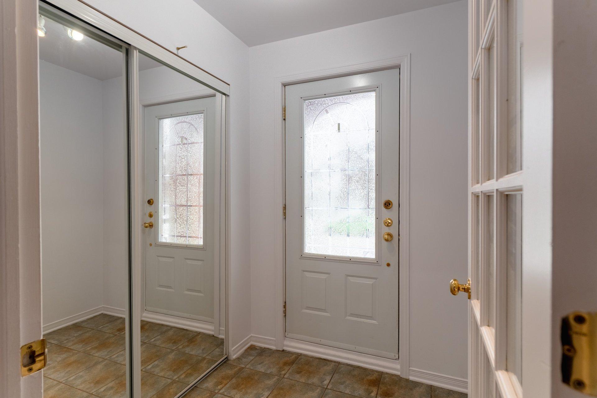 









6263


Rue des Mimosas

,
Longueuil (Saint-Hubert),




QC
J3Z1J5

