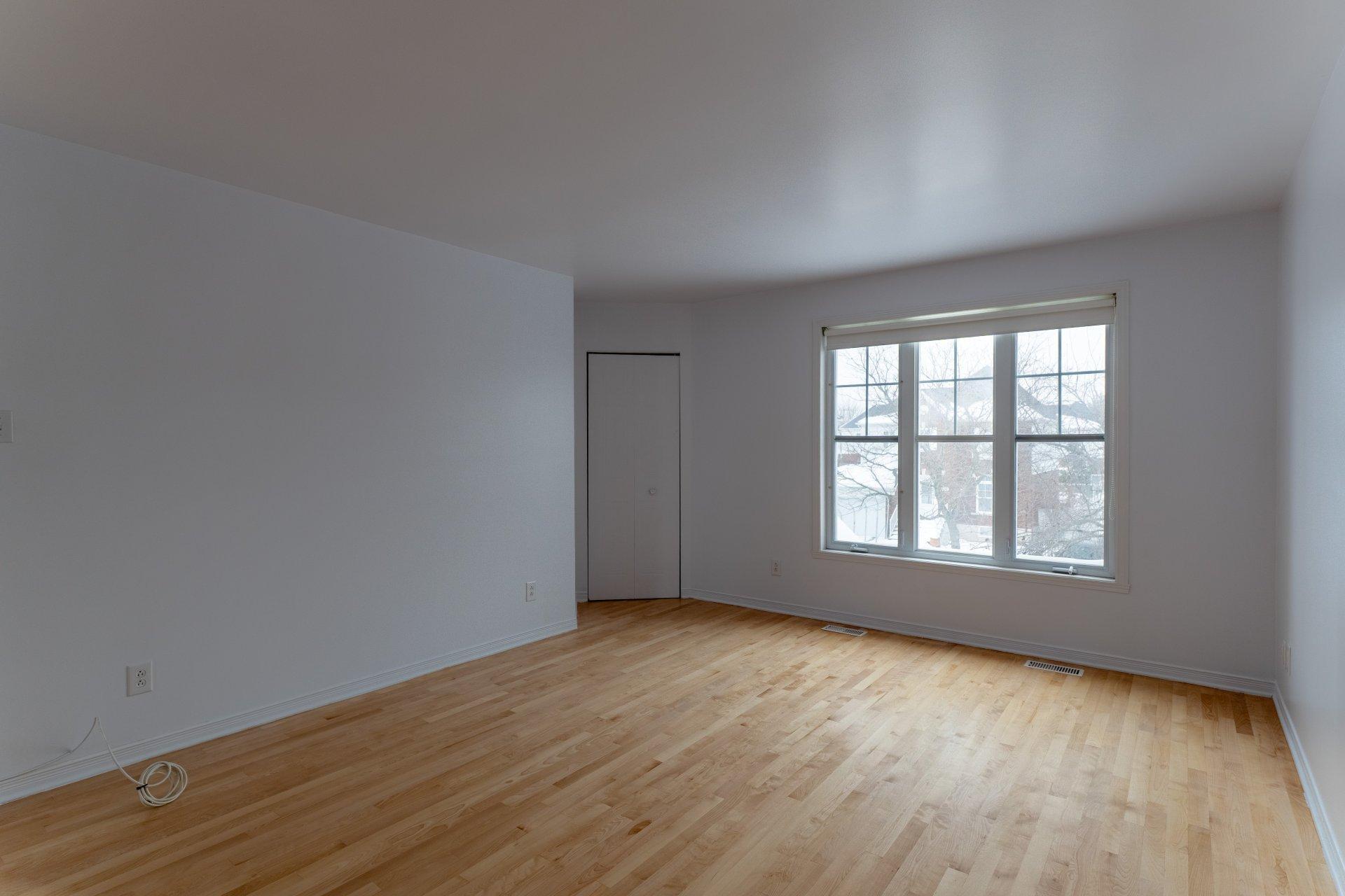 









6263


Rue des Mimosas

,
Longueuil (Saint-Hubert),




QC
J3Z1J5

