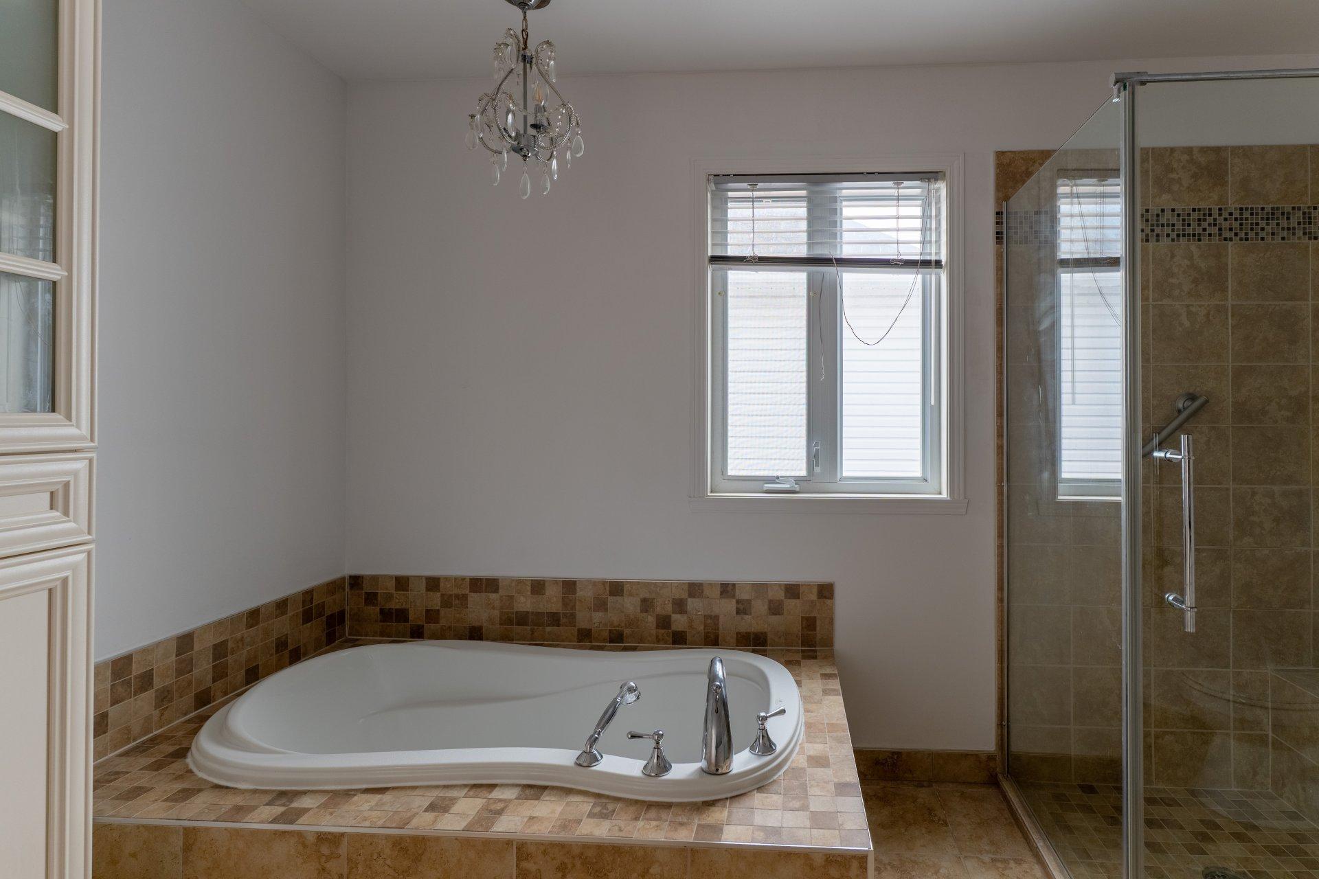 









6263


Rue des Mimosas

,
Longueuil (Saint-Hubert),




QC
J3Z1J5

