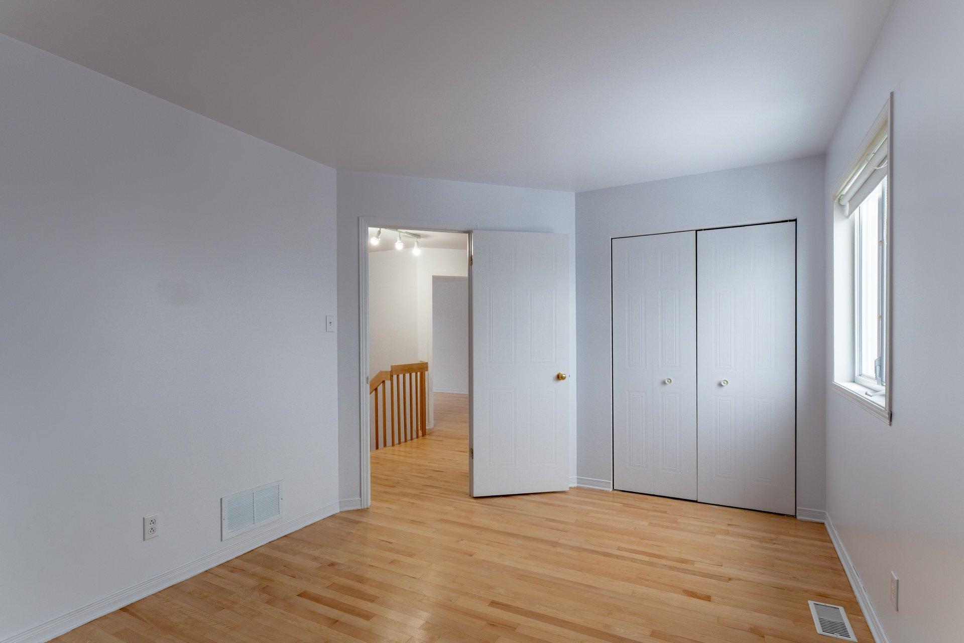 









6263


Rue des Mimosas

,
Longueuil (Saint-Hubert),




QC
J3Z1J5

