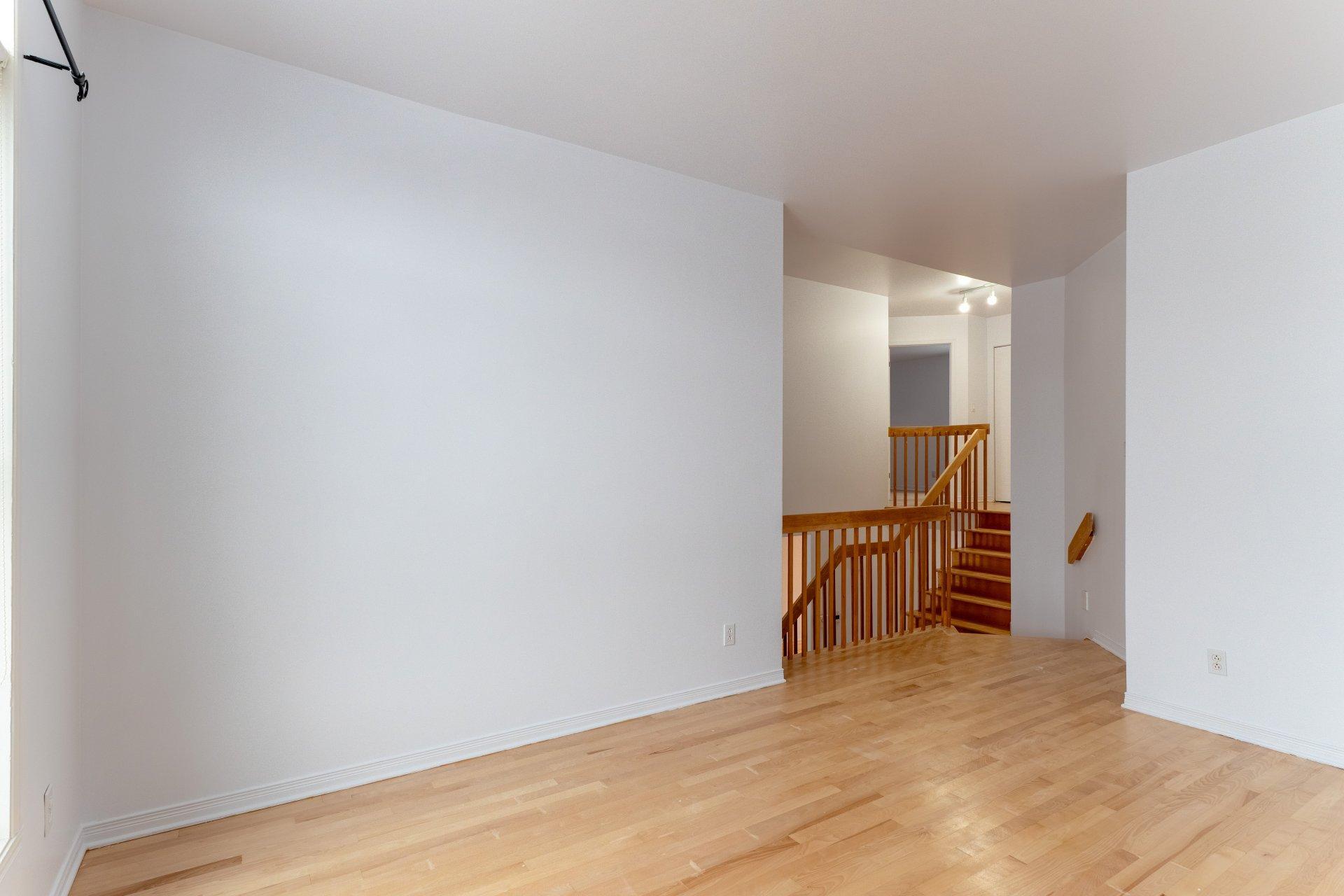 









6263


Rue des Mimosas

,
Longueuil (Saint-Hubert),




QC
J3Z1J5

