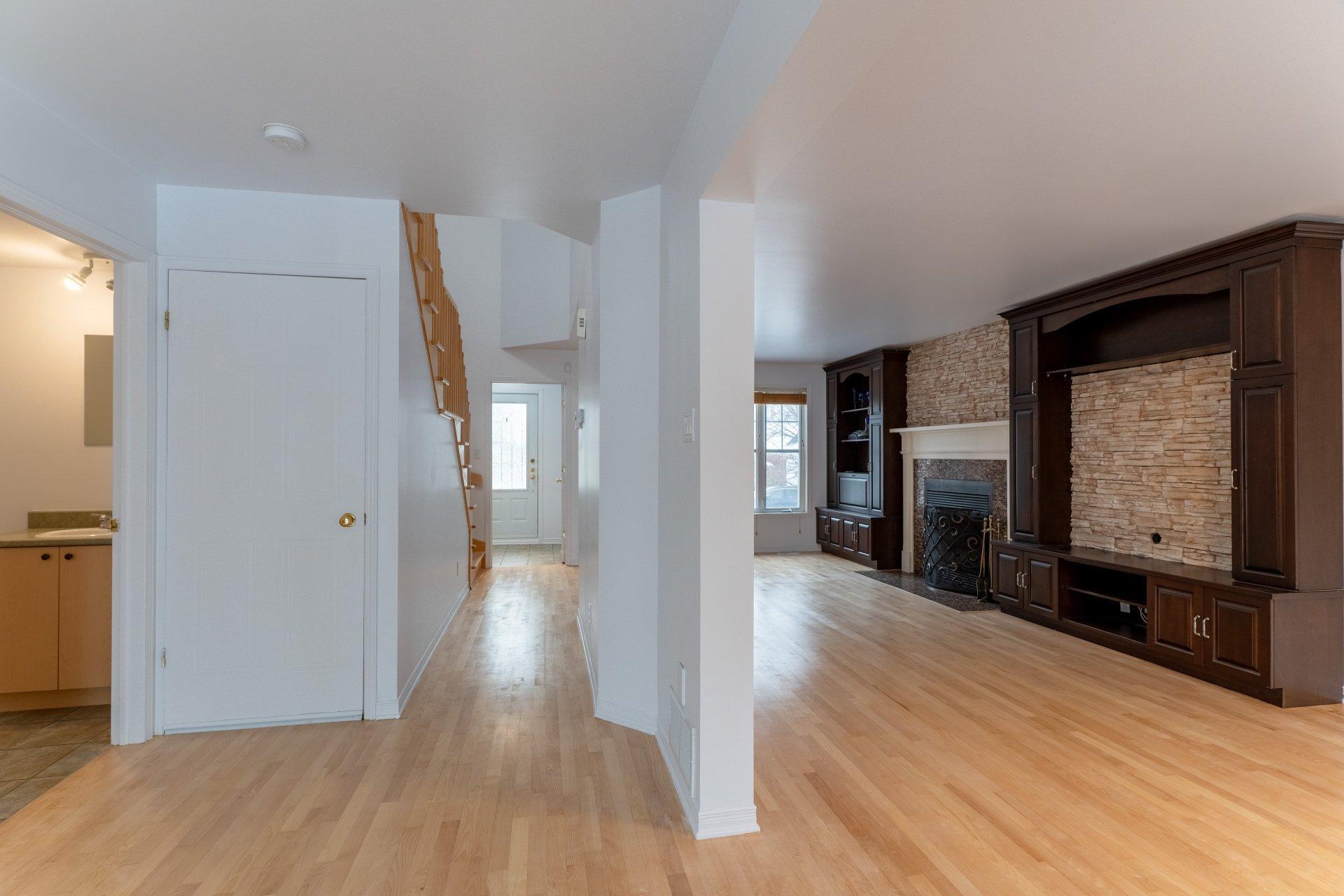 









6263


Rue des Mimosas

,
Longueuil (Saint-Hubert),




QC
J3Z1J5

